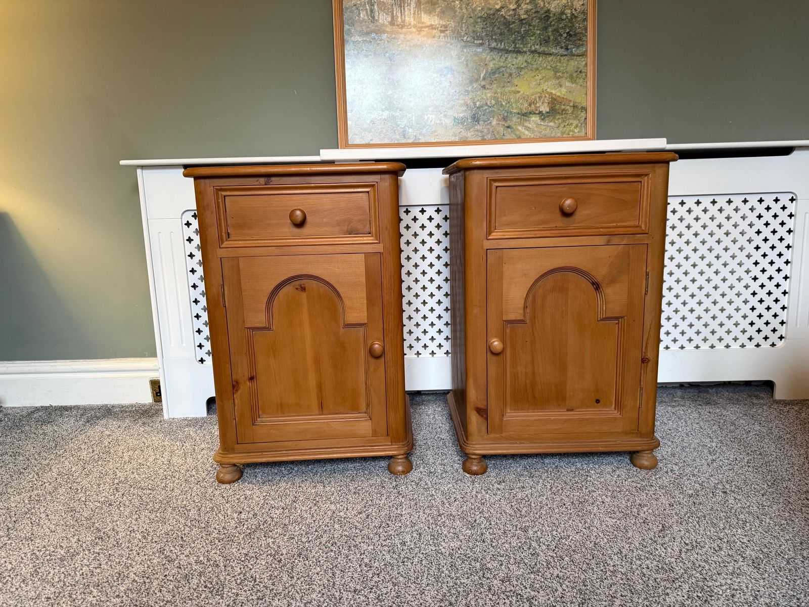 photo vintage Pair Of Antique Victorian Pine Pot Bedside Tables Chests Lamp Stands
