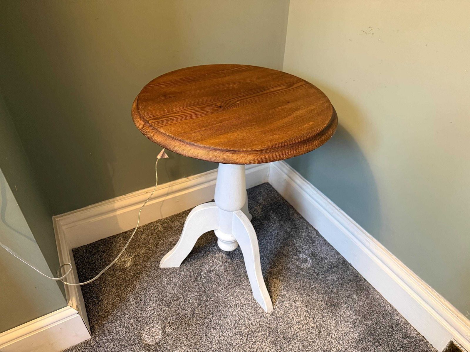 photo vintage Vintage Solid Wood Painted Pine/ Mid Century Side Table / Coffee Table / Plant Stand / Pot Stand / Pedestal Table