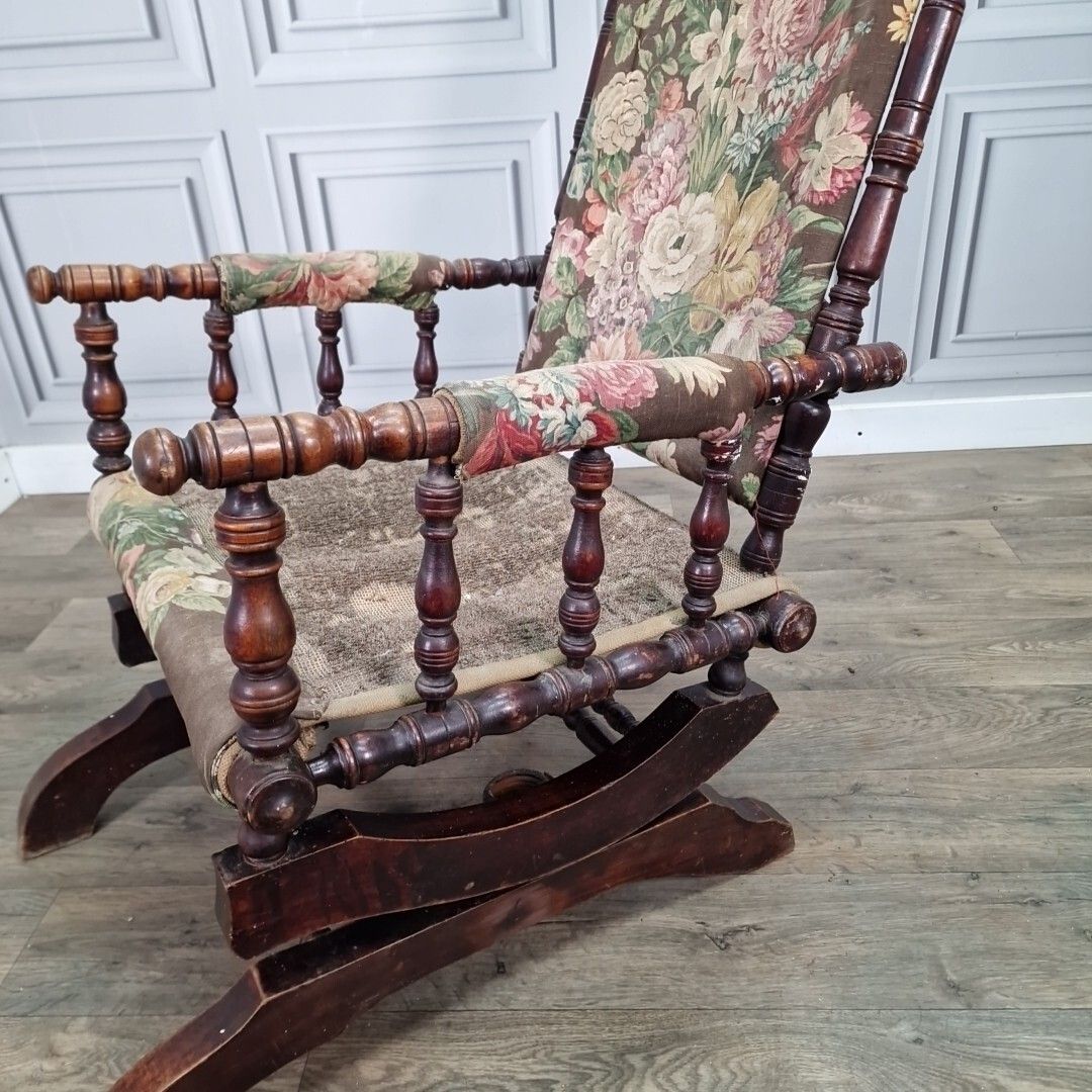 photo vinterior Antique American Rocking Chair Edwardian Sprung Decorative Turned Wooden Seat