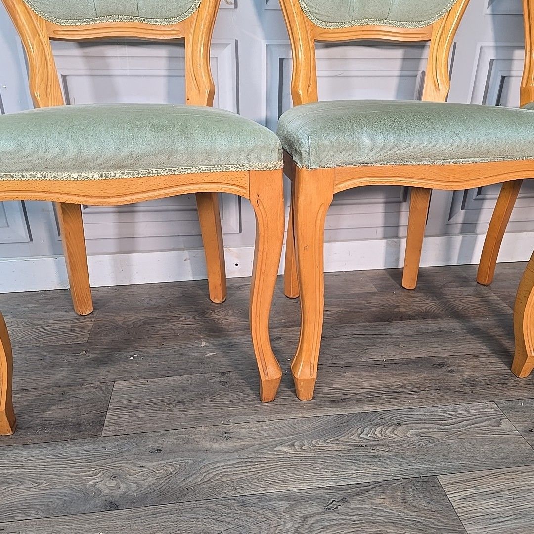 photo vintage Vintage Balloon Dining Chairs Set 4 Wooden Upholstered Victorian Louis Style