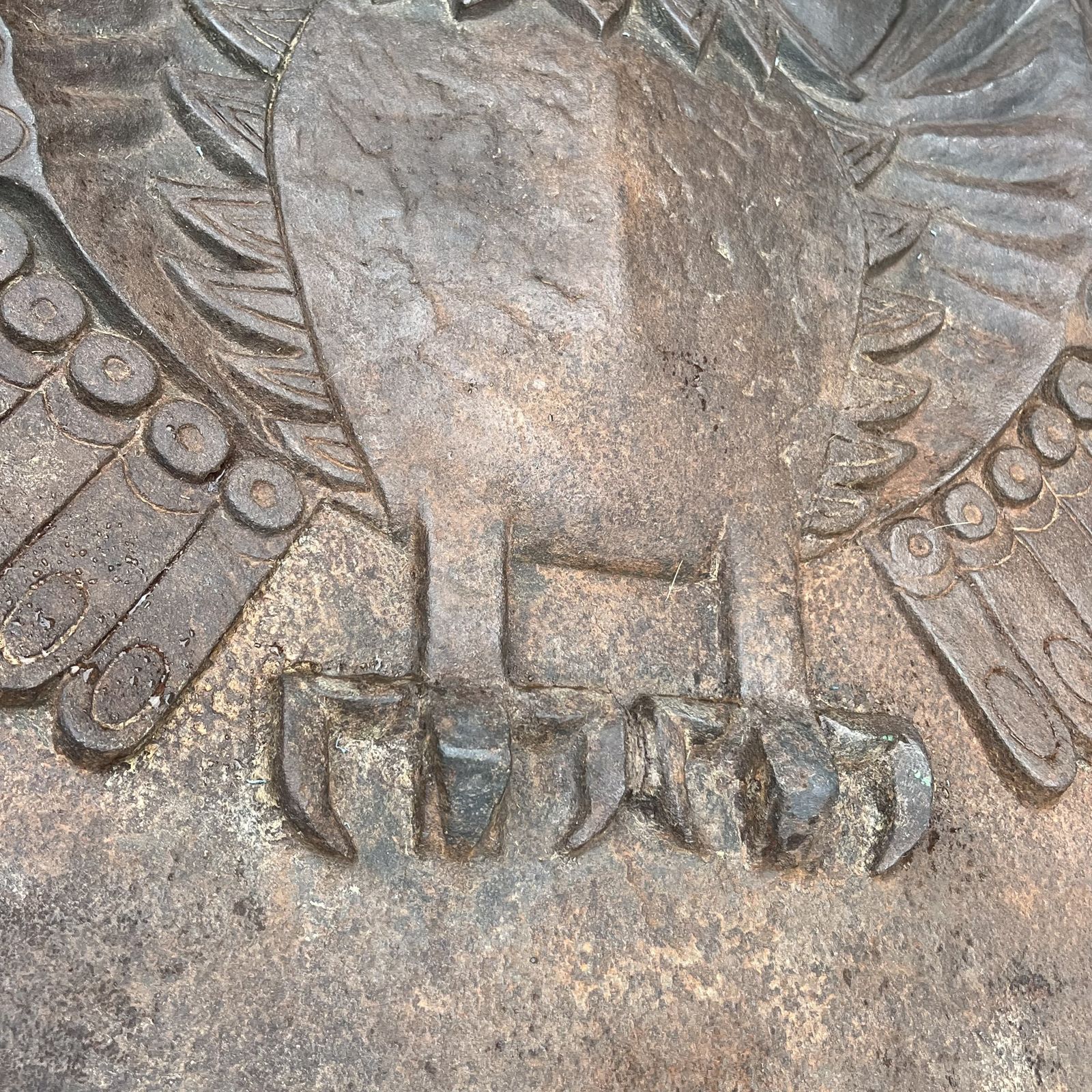photo vintage Important Modernist Cast Iron Fireback, Owl Model, Signed Lucas By The Stern Foundry
