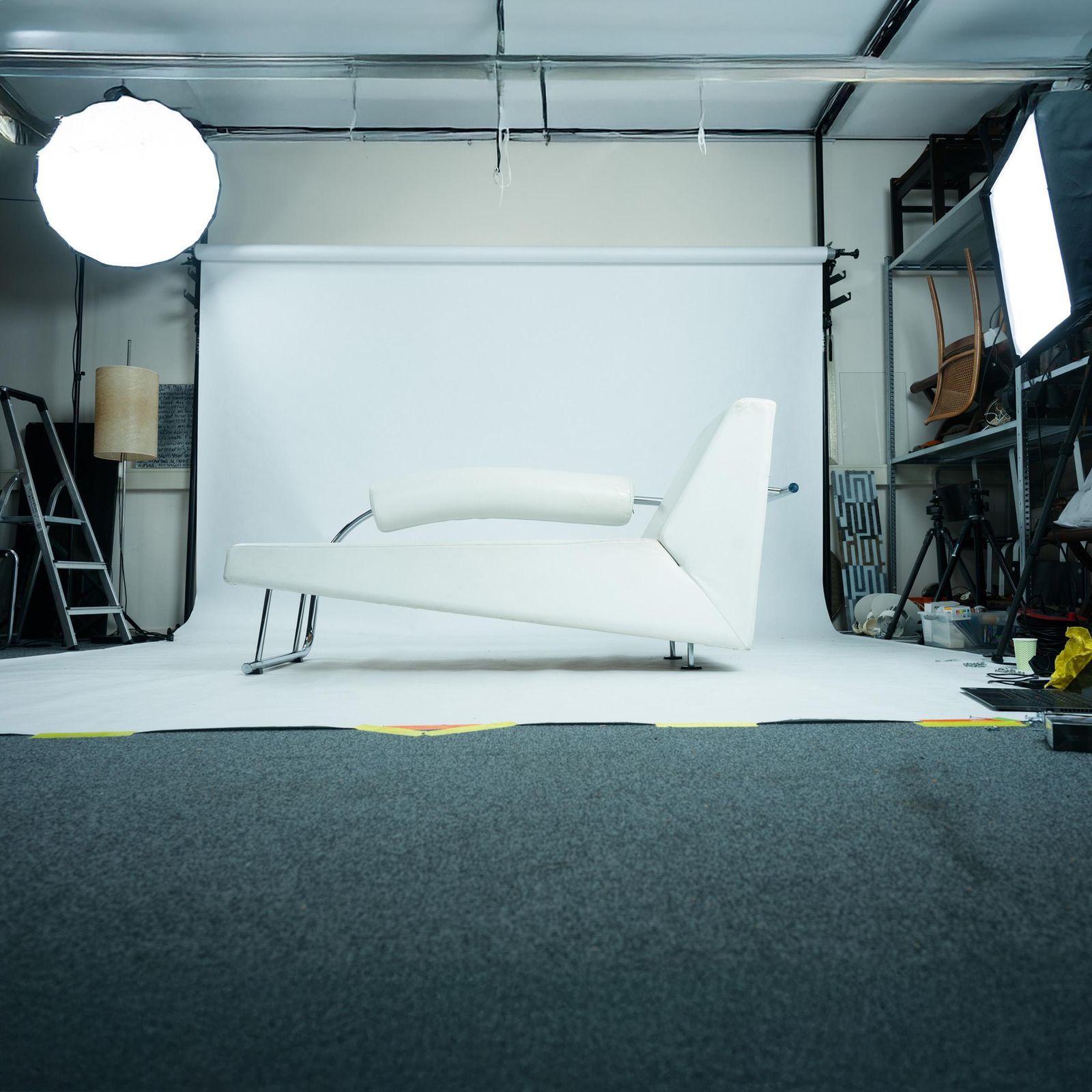 photo furniture Rob Eckhardt Karel Doorman Chaise Longue White Leather Tubular Steel