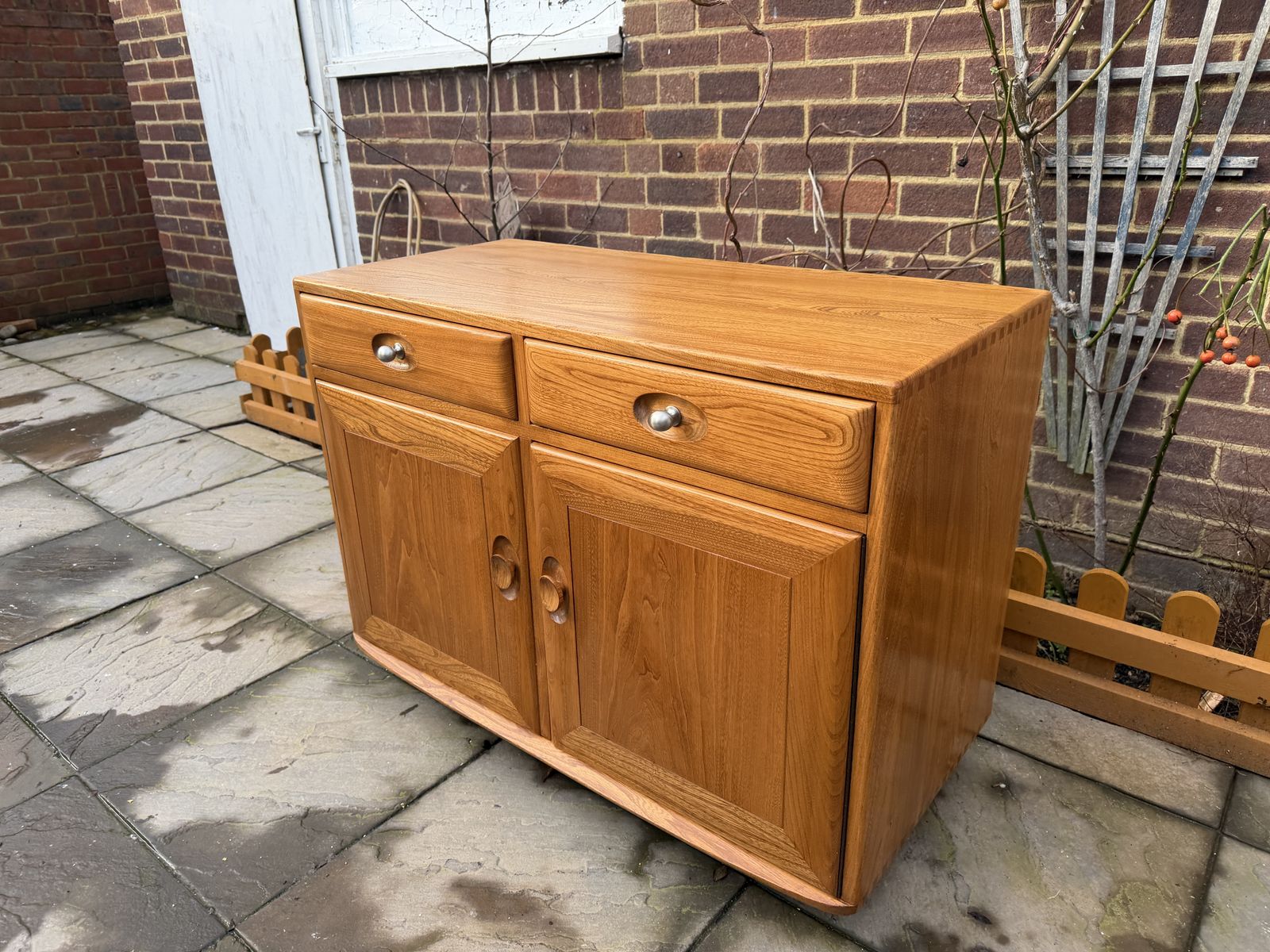 Pretty Ercol Windsor Cabinet With Drawers  – Great Condition, Rrp £3,060 photo vinterior