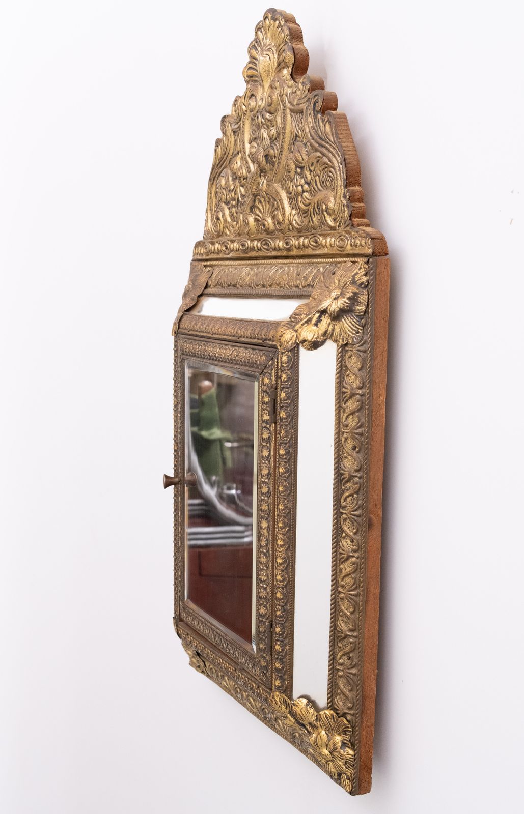 Antiek Nederlands Messing Ornamenteel Repoussé Hangspiegeltje photo Woonaccessoires