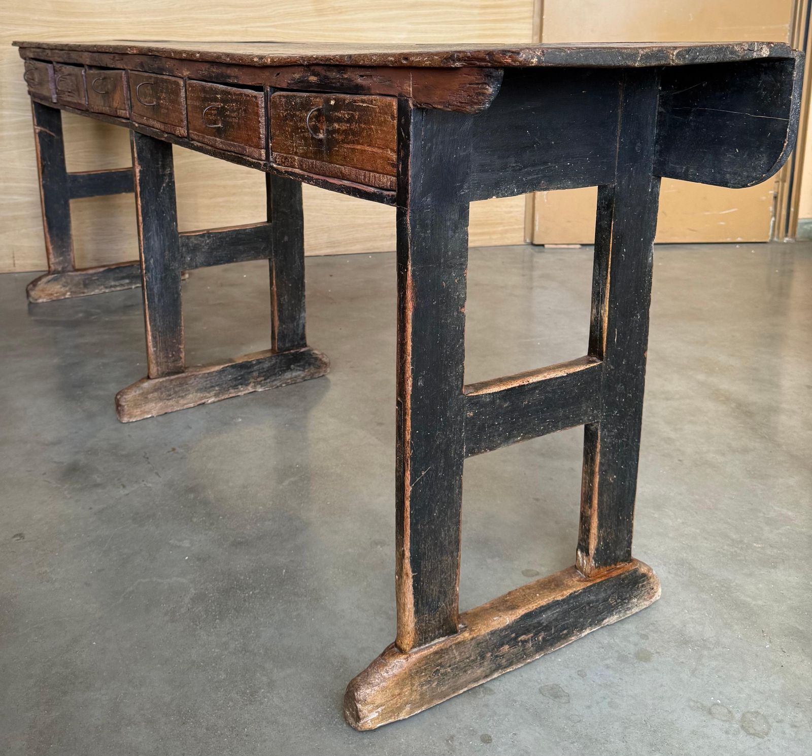 Grande console en bois massif de noyer à six tiroirs photo vinterior