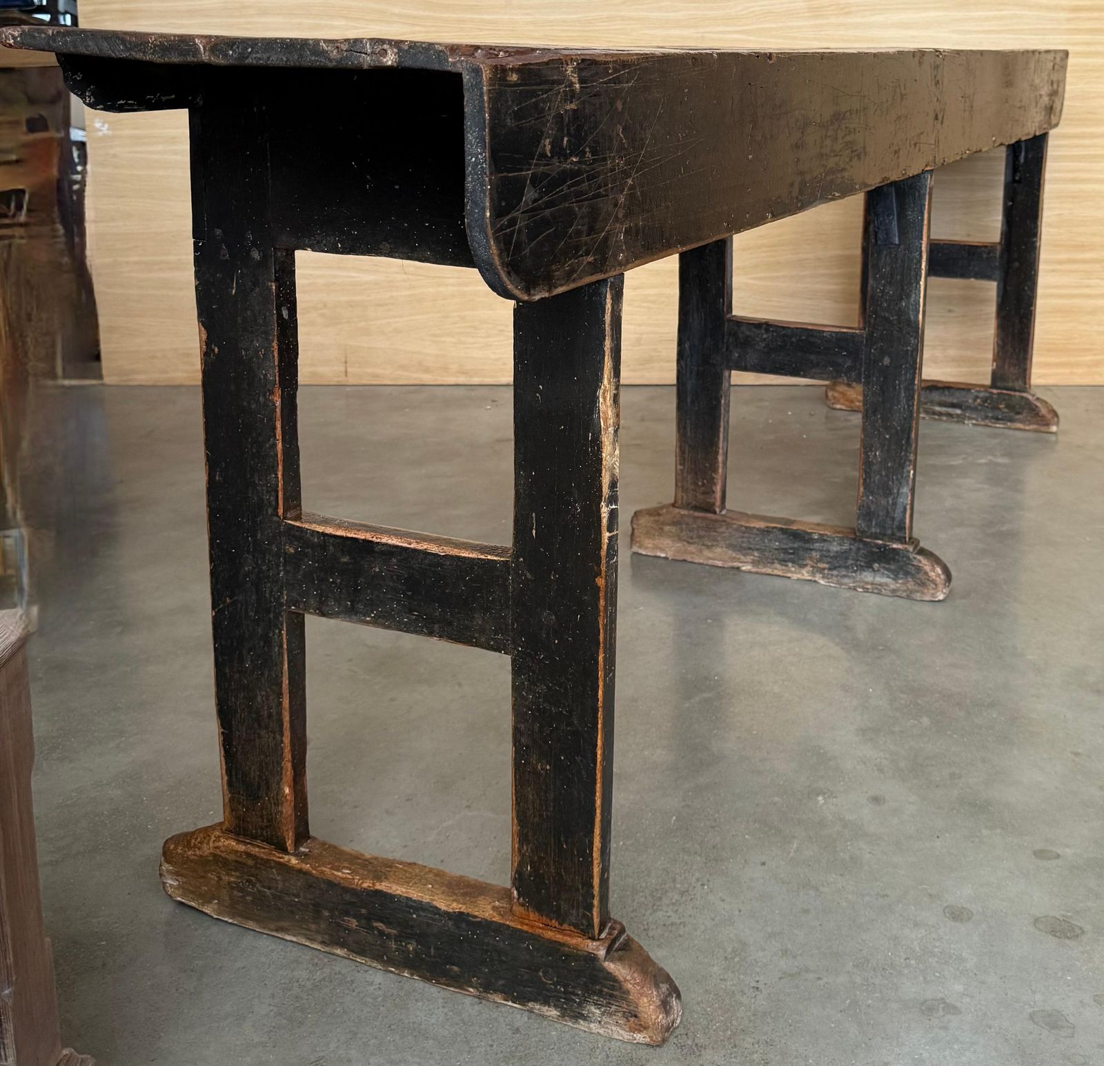 Grande console en bois massif de noyer à six tiroirs photo buy