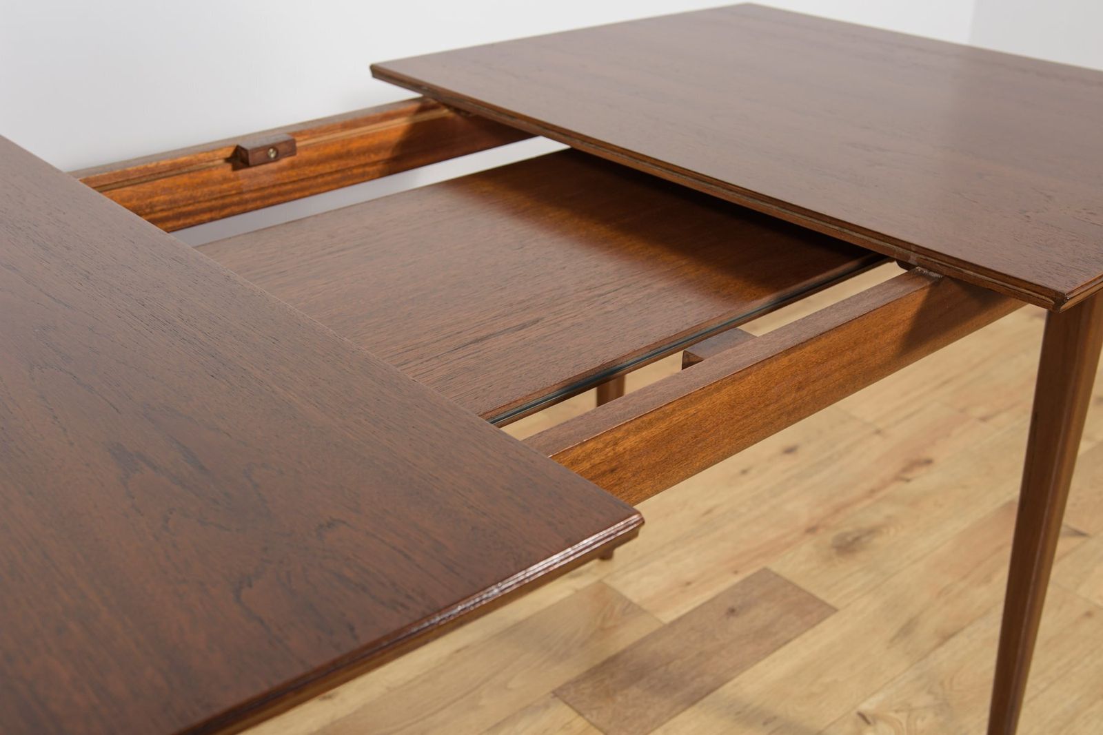 photo vinterior Mid Century Teak Extendable Dining Table From McIntosh, United Kingdom, 1960s