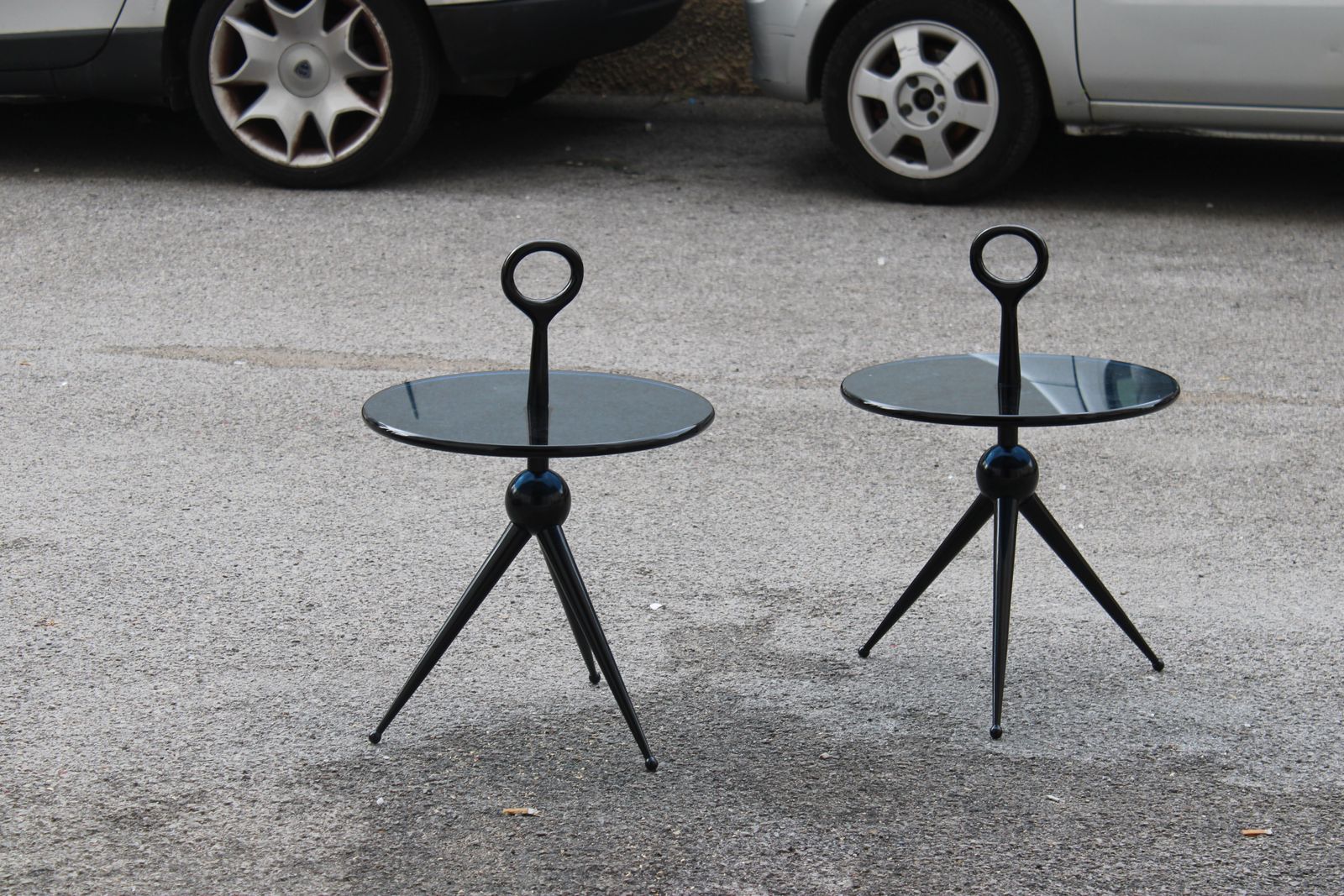 Pair Of Cesare Lacca 1950 Round Coffee Tables In Wood And Blue Crysta photo for sale
