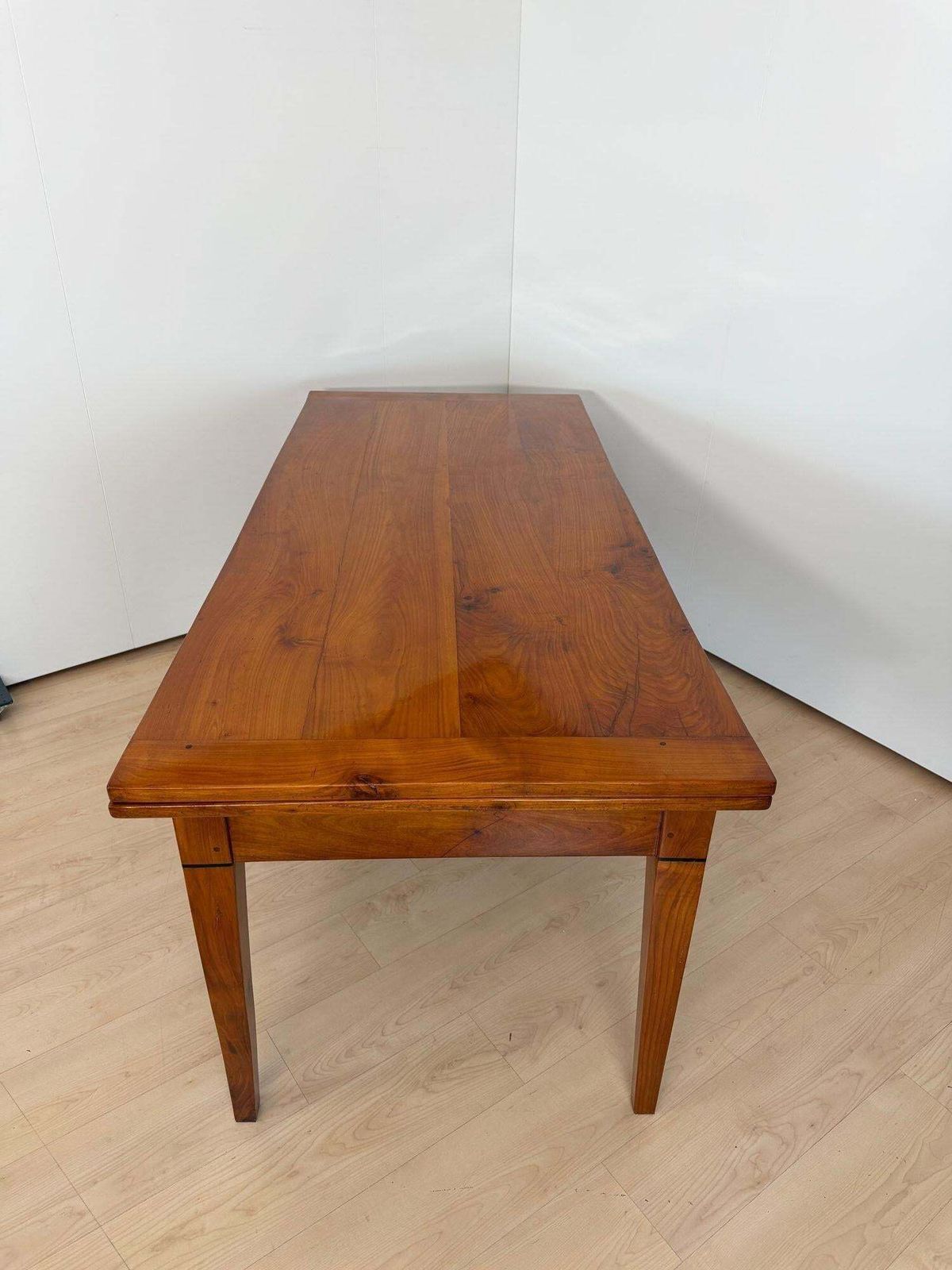 photo vintage Biedermeier Expandable Table, Cherry Wood, Chestnut, France, Circa 1820