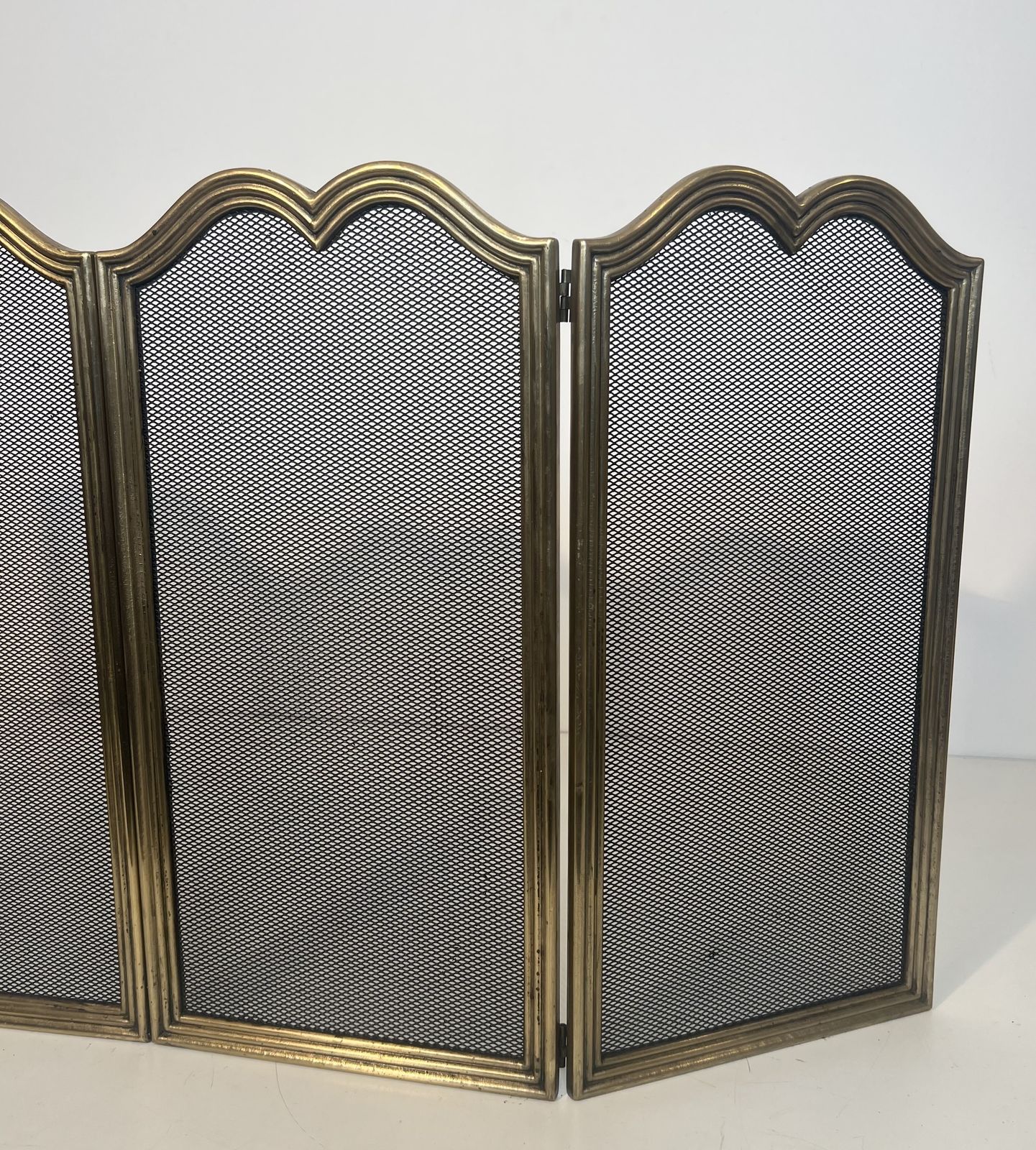 Neoclassical Style Fire Screen In Brass And Wire Mesh photo vintage