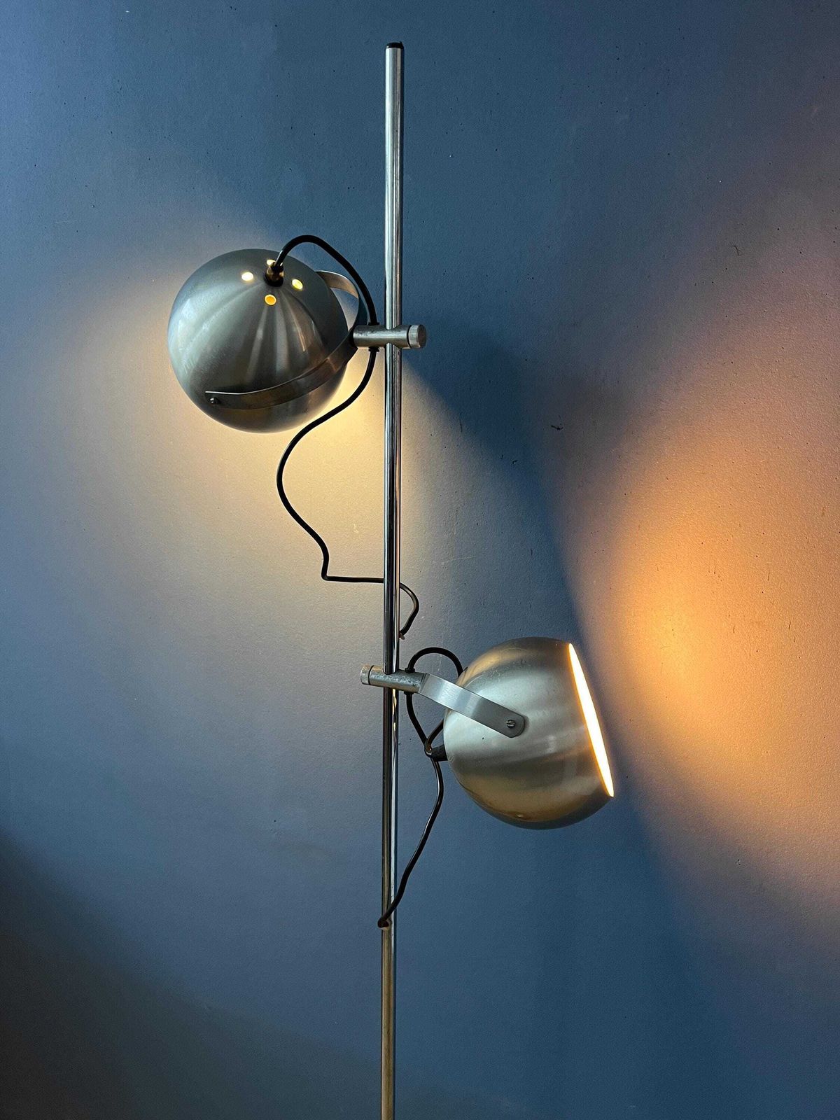 Zilveren Mid Century Vintage Herda Eyeball Vloerlamp.