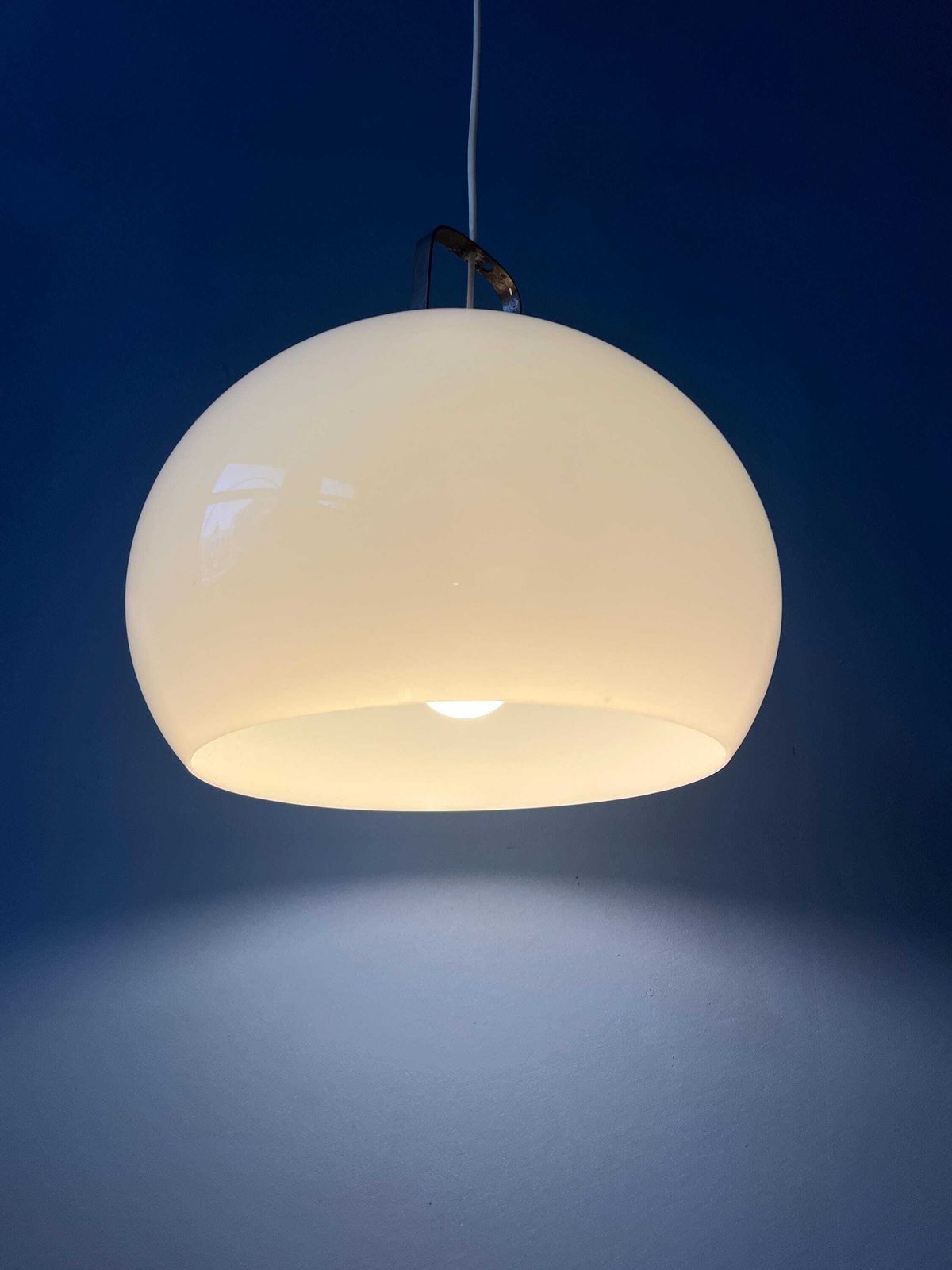 Vintage Paddenstoellamp In De Stijl Van Guzzini Lucerna. photo vinterior