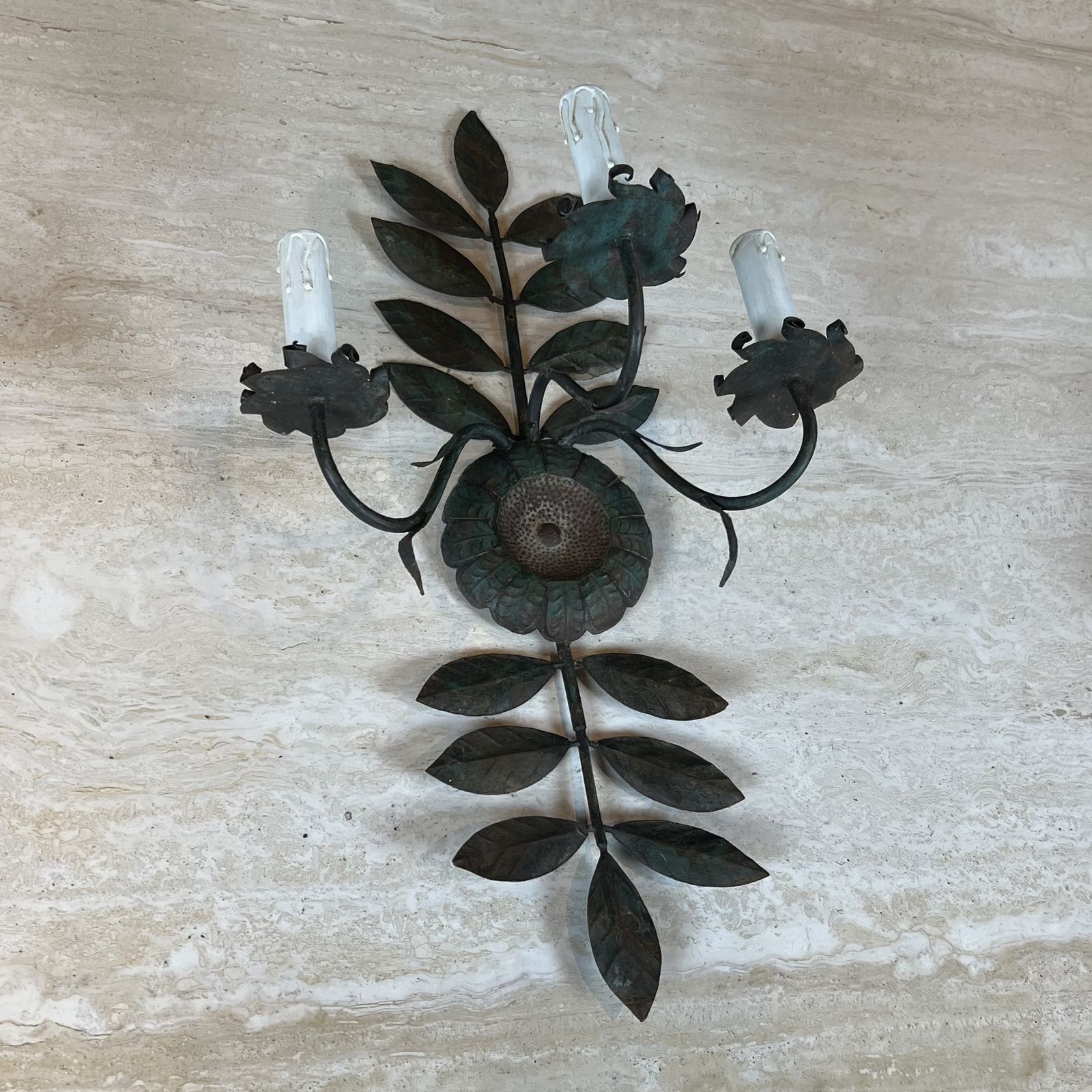 photo vinterior Pair Of Decorative Wall Sconces With Sunflowers And Foliage In Patinated Metal