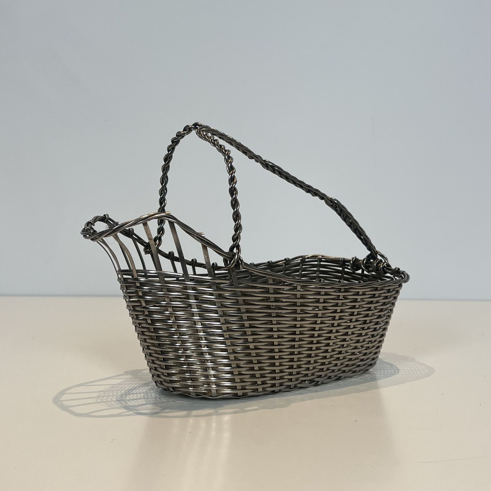 Decanter / Bottle Holder Made Of Silver Metal Wire photo for sale