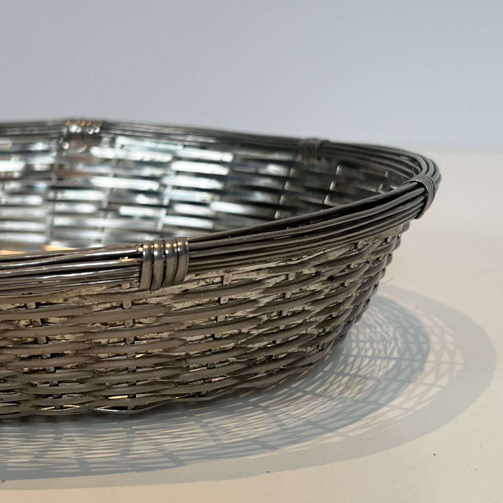 photo furniture Basket / Trinket Tray Made Of Silver Metal Wire