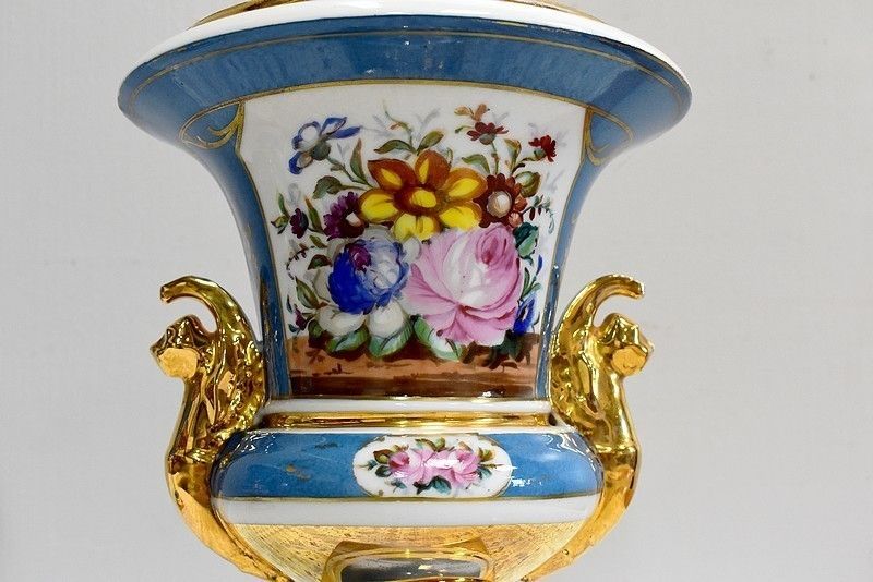 photo furniture Pair Of Medici Vases In Sèvres Porcelain, 19th