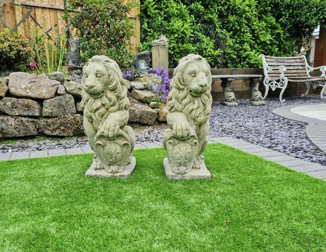 English Stone Vintage Style Heraldic Lions Delivery Available 0277. photo for sale