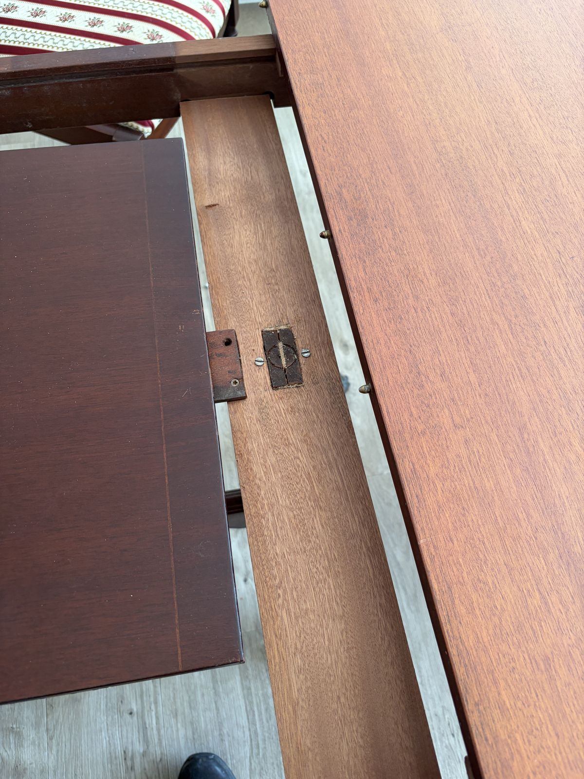 photo for sale Macintosh 6 Seater Mahogany Table With 4 Chars