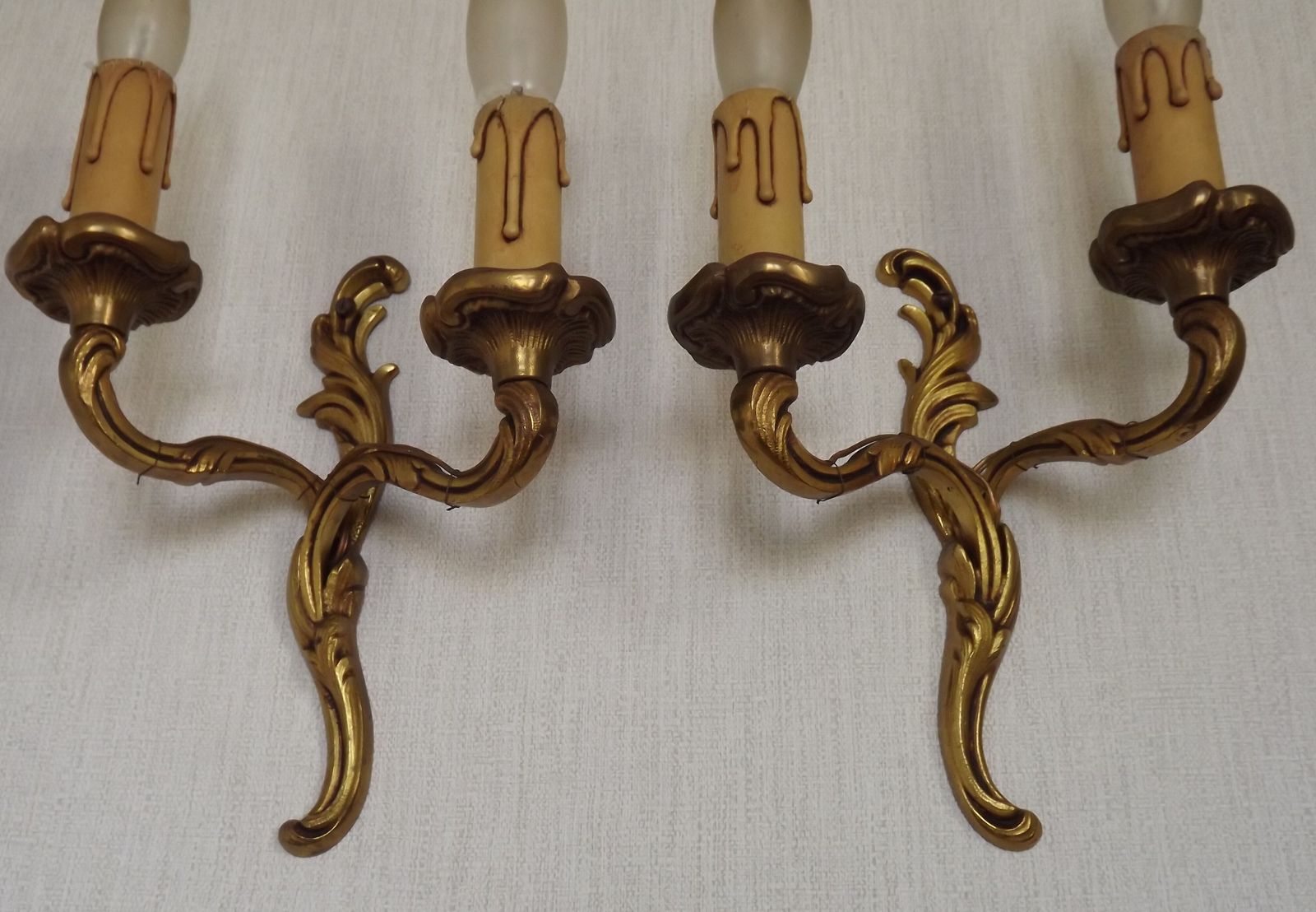 Appliques murales doubles vintage en bronze avec décor de feuilles d'acanthe, France photo Luminaires
