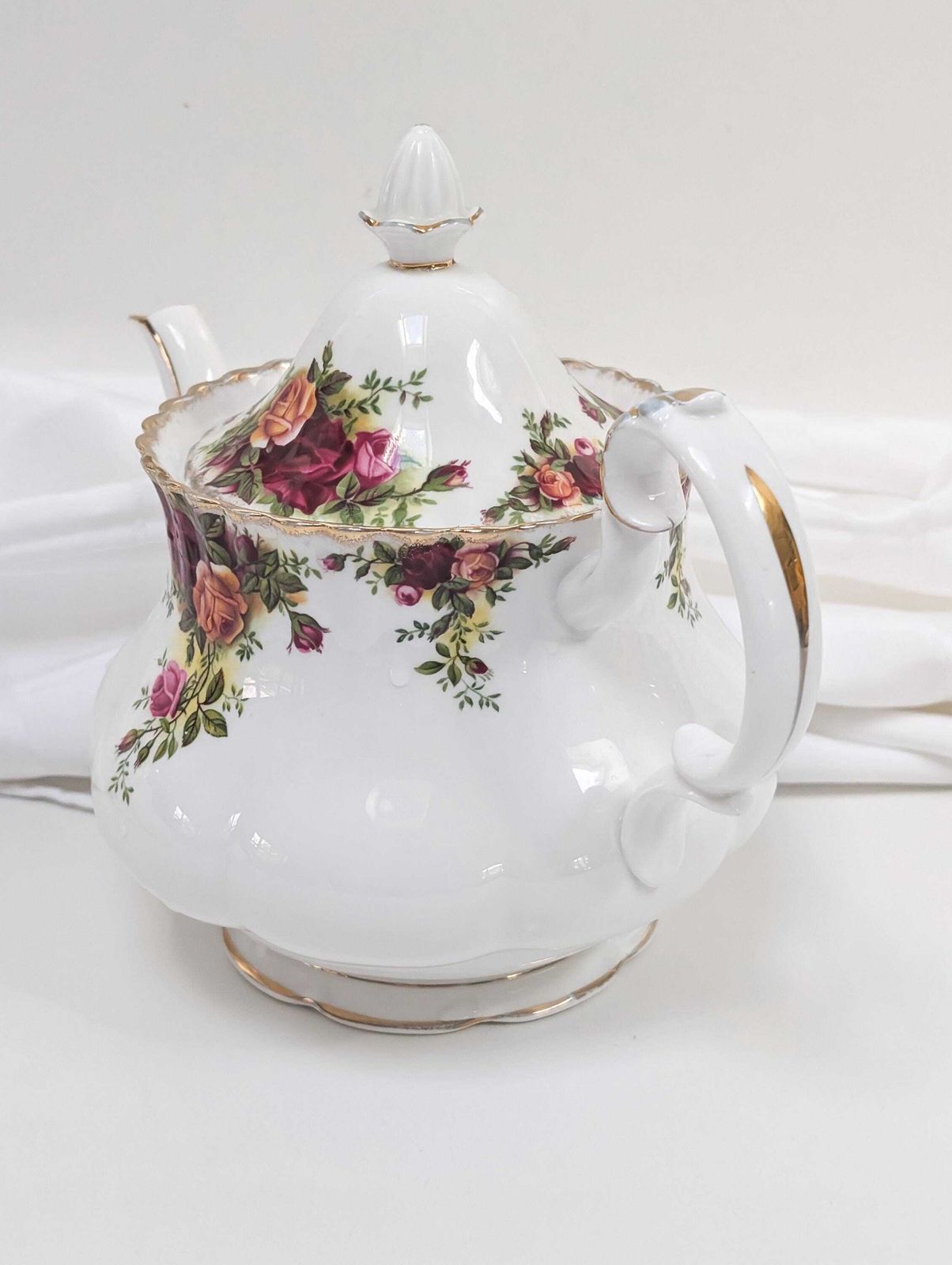 Royal Albert Old Country Roses Large Teapot First Edition 1960s | Old Country Roses | Made In England. photo for sale