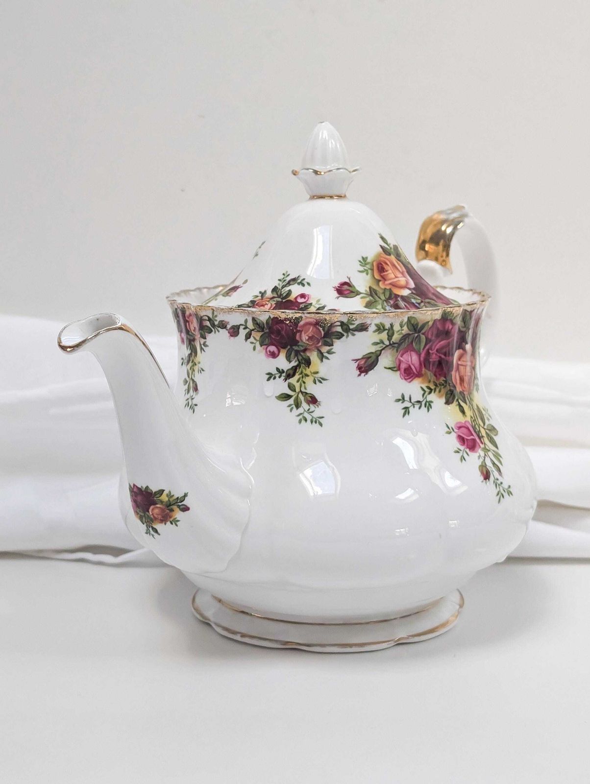 Royal Albert Old Country Roses Large Teapot First Edition 1960s | Old Country Roses | Made In England. photo vinterior