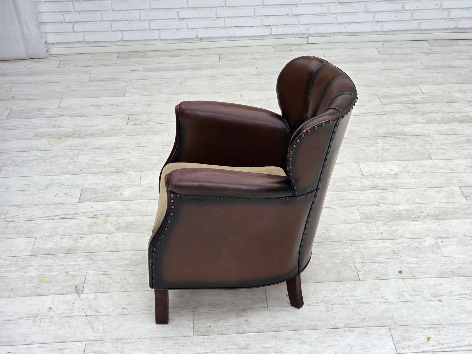 photo vintage 1930s, Danish Armchair, Brown Furniture Leather, Velour.