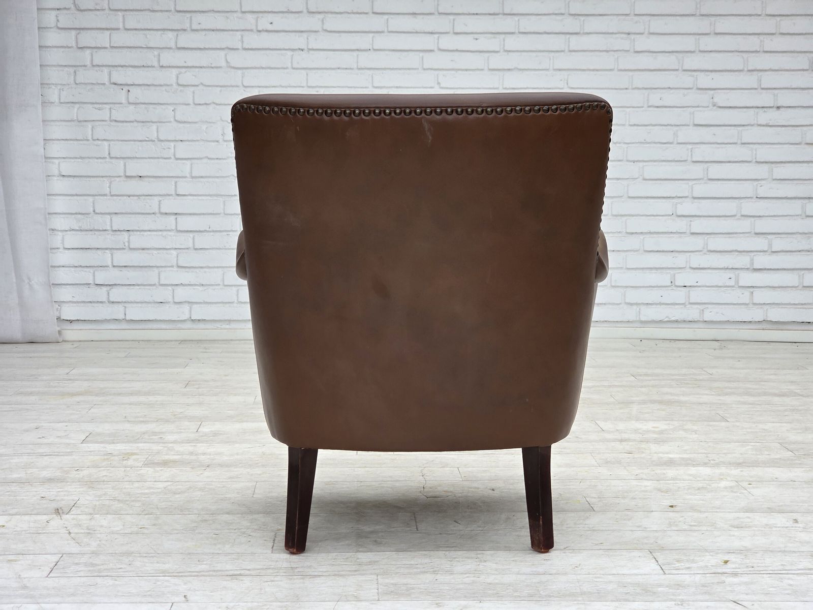 970.0 Ca. Jaren 1960, Deense Fauteuil, Meubelsleder, Essenhout Poten. photo