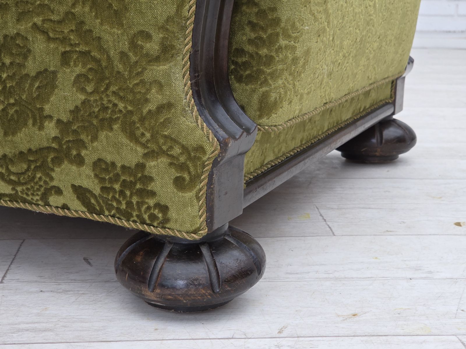 Ca. Jaren 1950, Deense Relaxfauteuil, Meubelvelours, Eikenhout. photo furniture