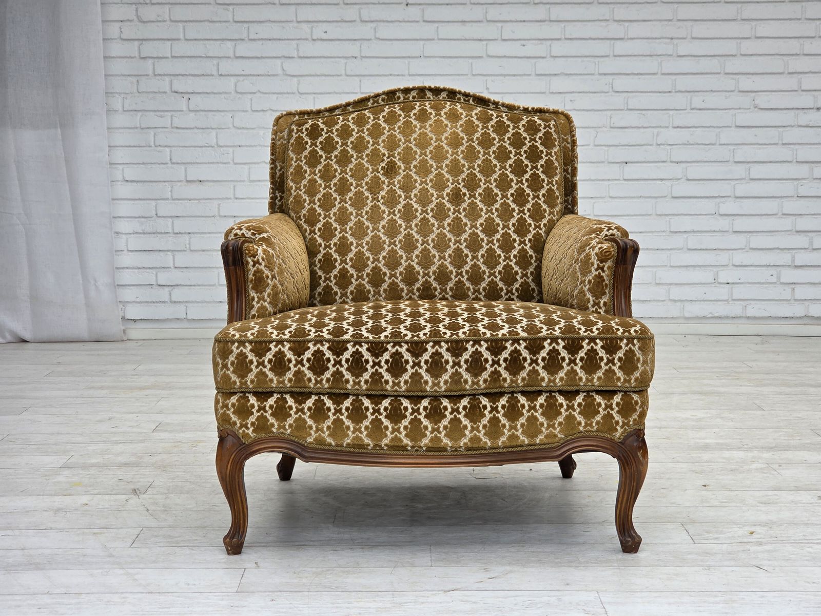 photo furniture 1950s, Danish Relax Chair, Furniture Velour, Carved Ash Wood.