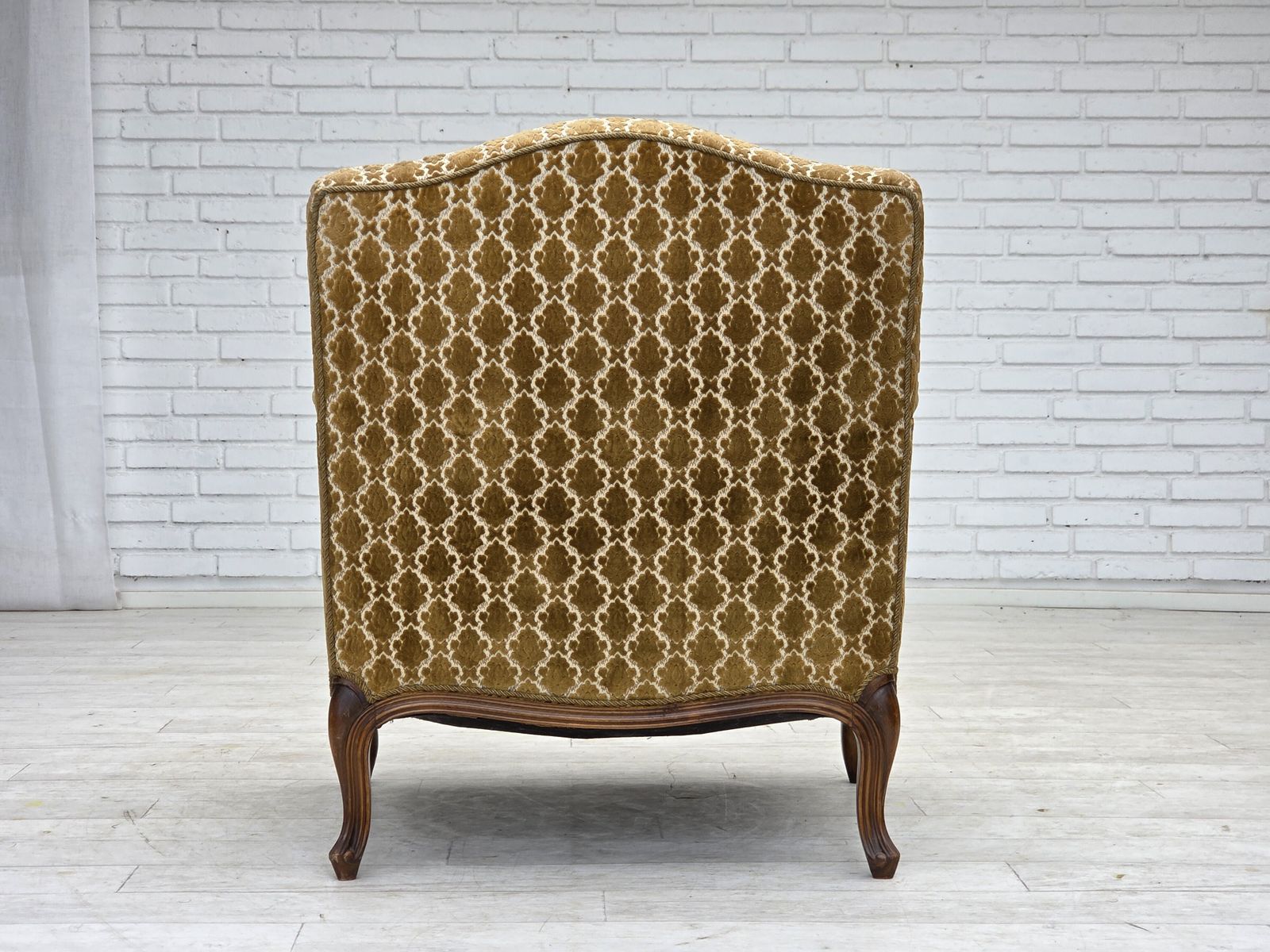 photo vintage 1950s, Danish Relax Chair, Furniture Velour, Carved Ash Wood.