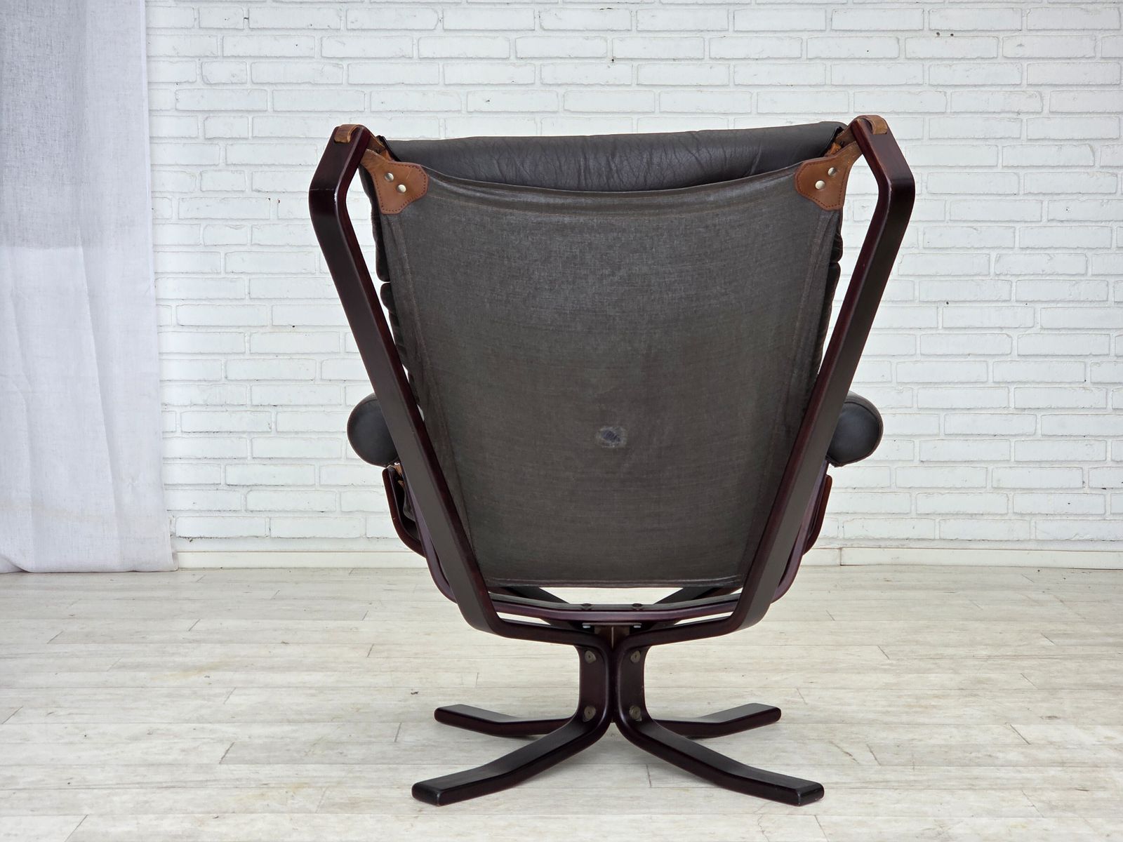 photo vintage 1970s, Norwegian Design By Sigurd Ressel, Lounge Chair Model "Falcon".