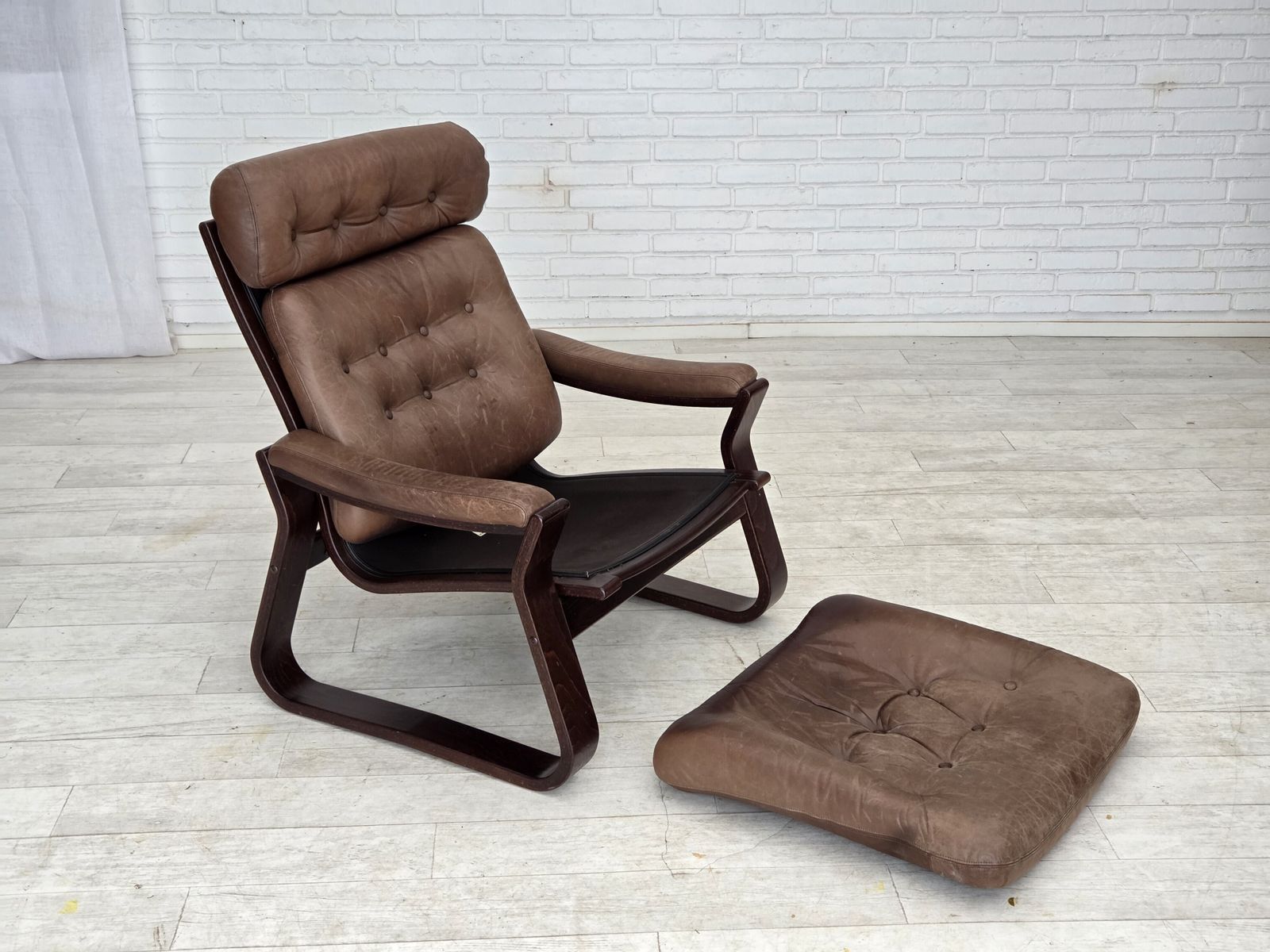 1970s, Danish Design By Georg Thams, Lounge Chair, Furniture Leather. photo vintage