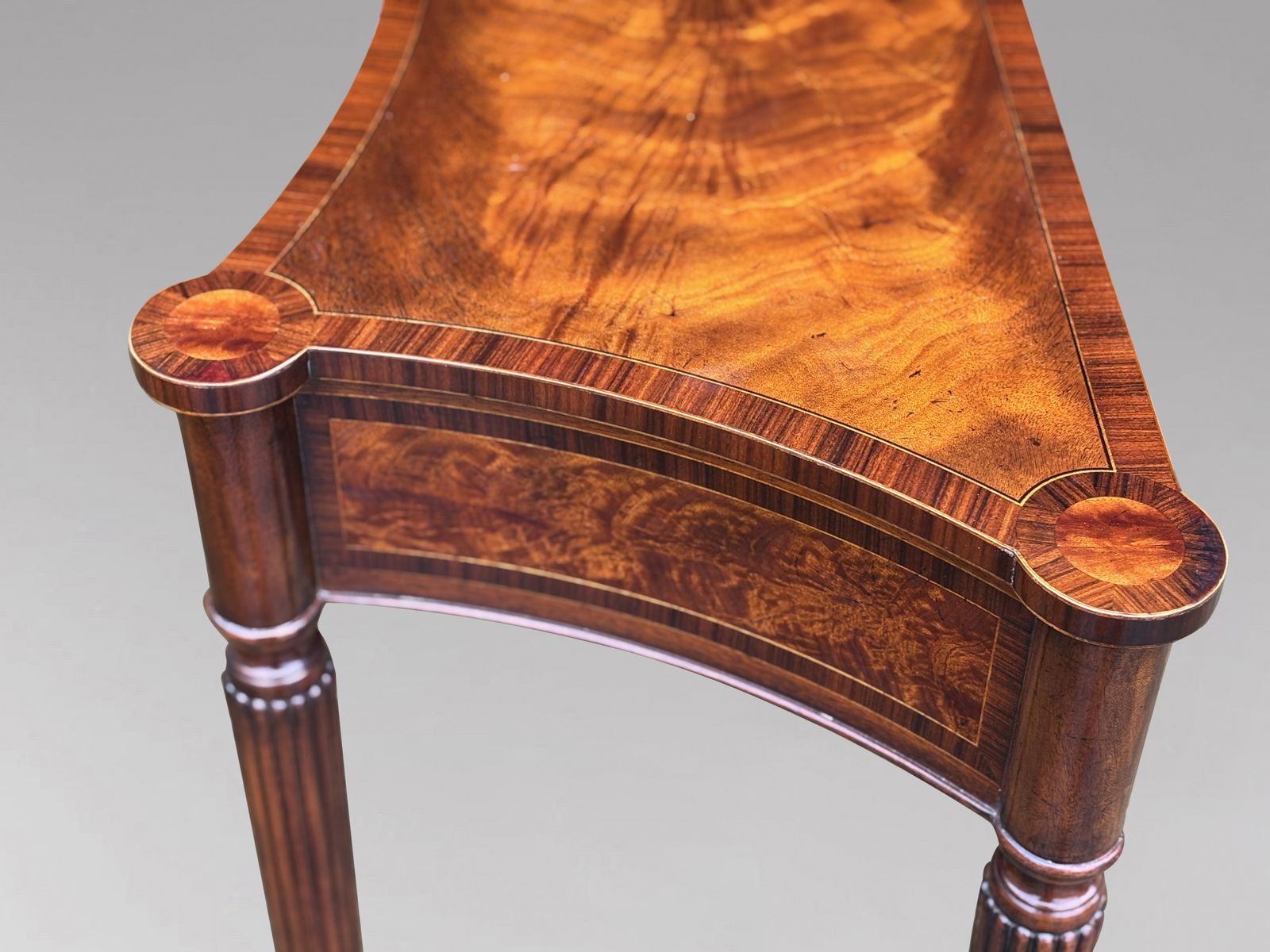 1980's Quality Walnut Inlaid Console By Brights Of Nettlebed photo vinterior