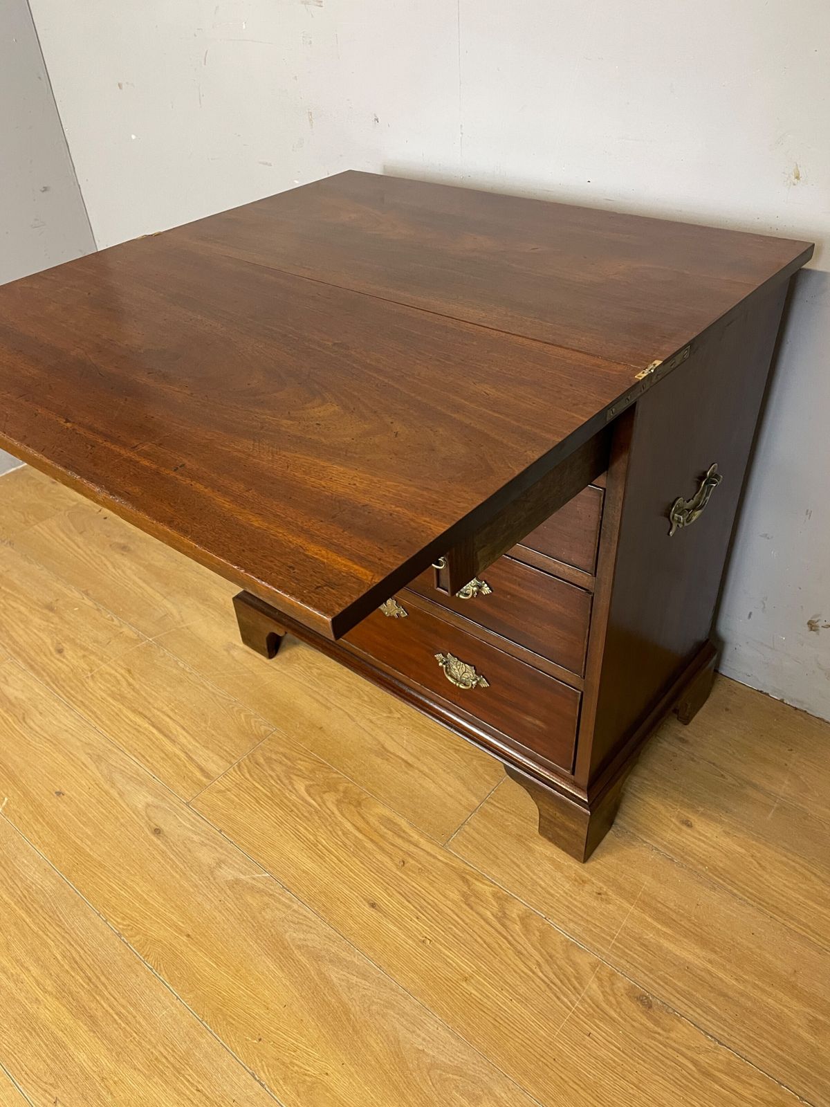 photo furniture C19th Small Mahogany Bachelors Chest On Bracket Feet
