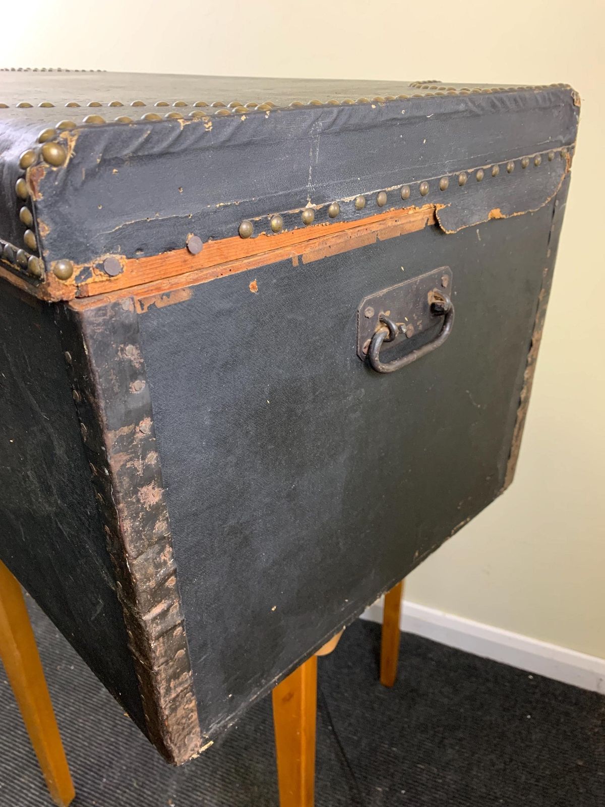 Victorian Leatherette Covered Antique Wooden Carriage Trunk With Studded Decoration photo Furniture