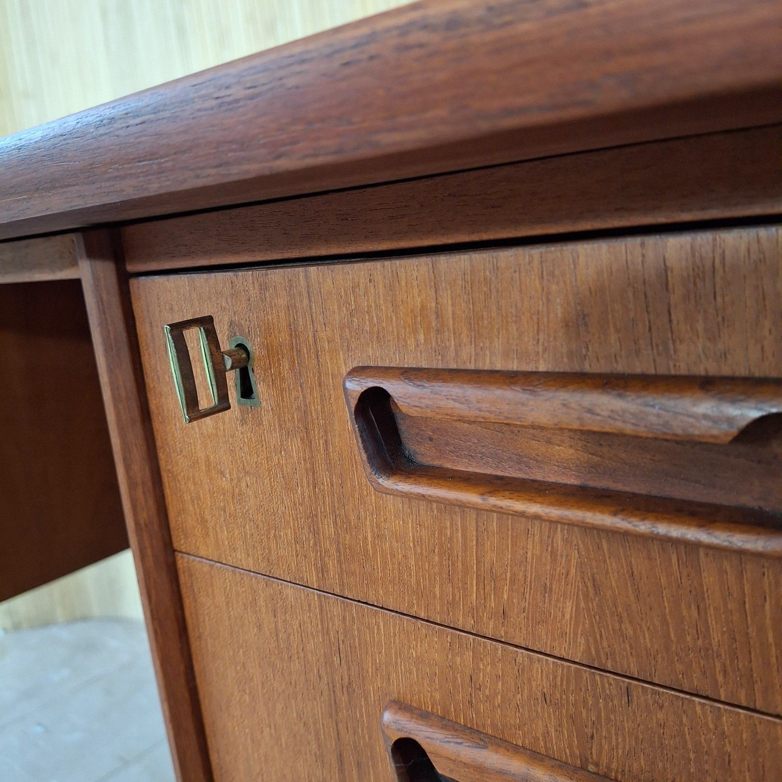 Fab 60s Mid Century Modern Danish Gunner Nielsen Tibergaard Teak Desk W/ 2 Keys photo vinterior