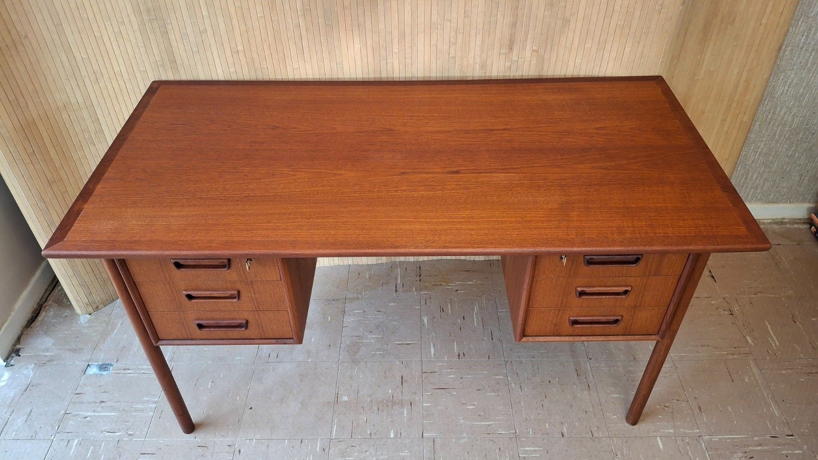 photo vintage Fab 60s Mid Century Modern Danish Gunner Nielsen Tibergaard Teak Desk W/ 2 Keys