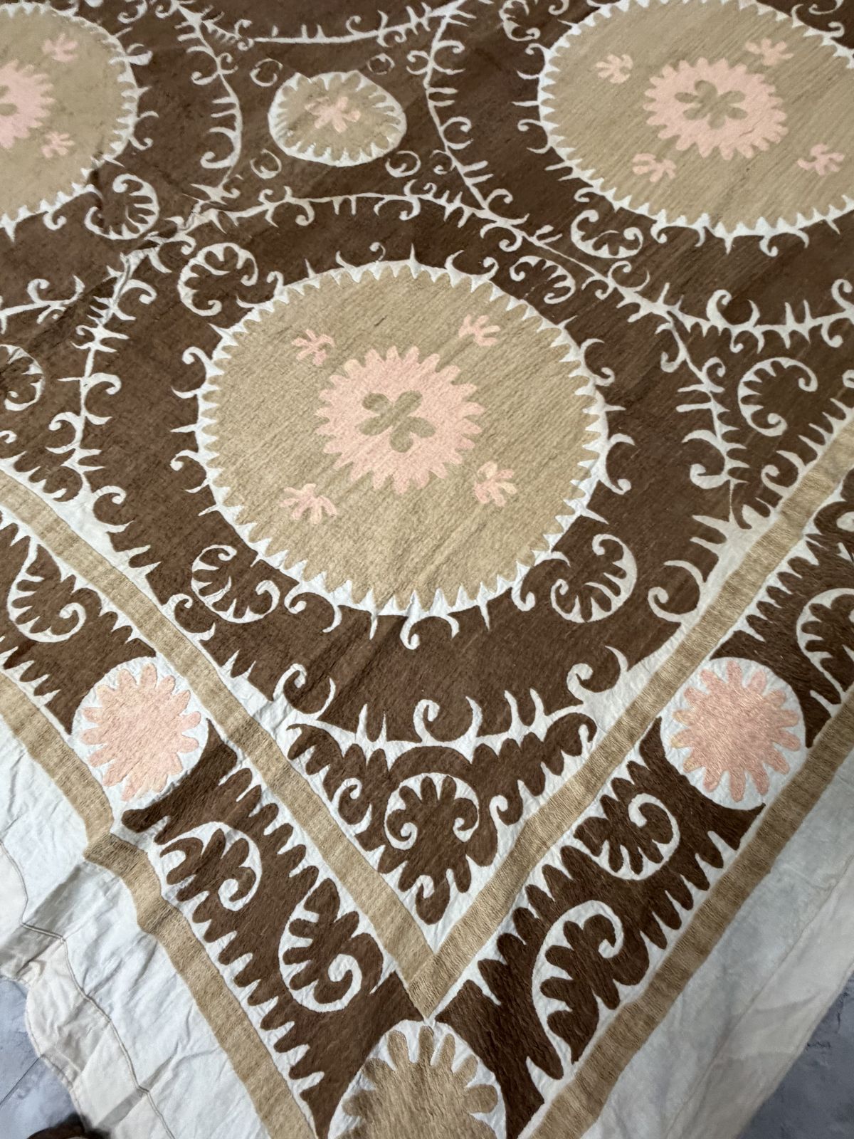 Large Cotton Suzani From Samarkand Uzbekistan, 1930s Suzani Terracotta Wall Hanging Tapestry   Neutral Uzbek Bedspread photo vintage