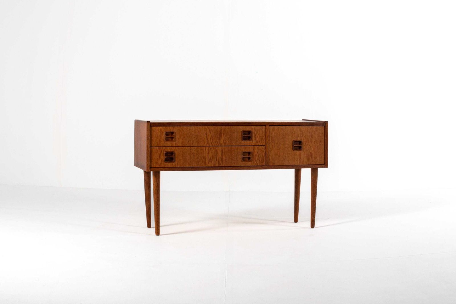 Mid Century Modern Danish Oak Sideboard / Chest Of Drawers 1960s photo Furniture