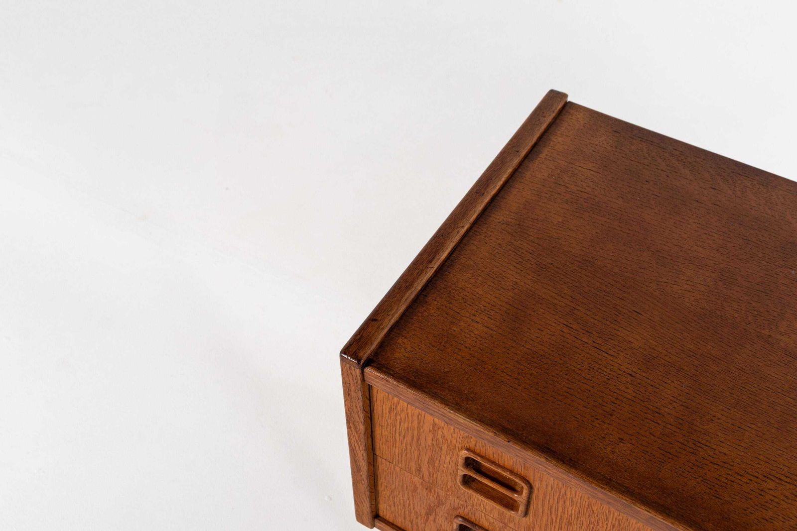 Furniture Mid Century Modern Danish Oak Sideboard / Chest Of Drawers 1960s photo