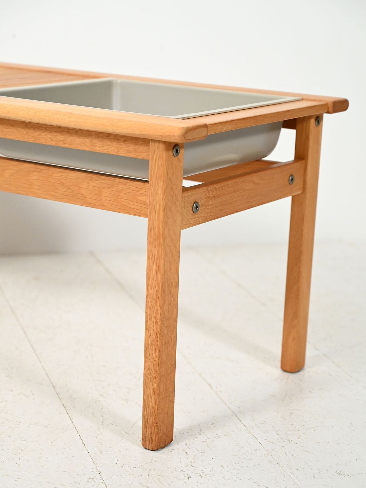 Florida Oak Bench With Flower Holder photo vinterior