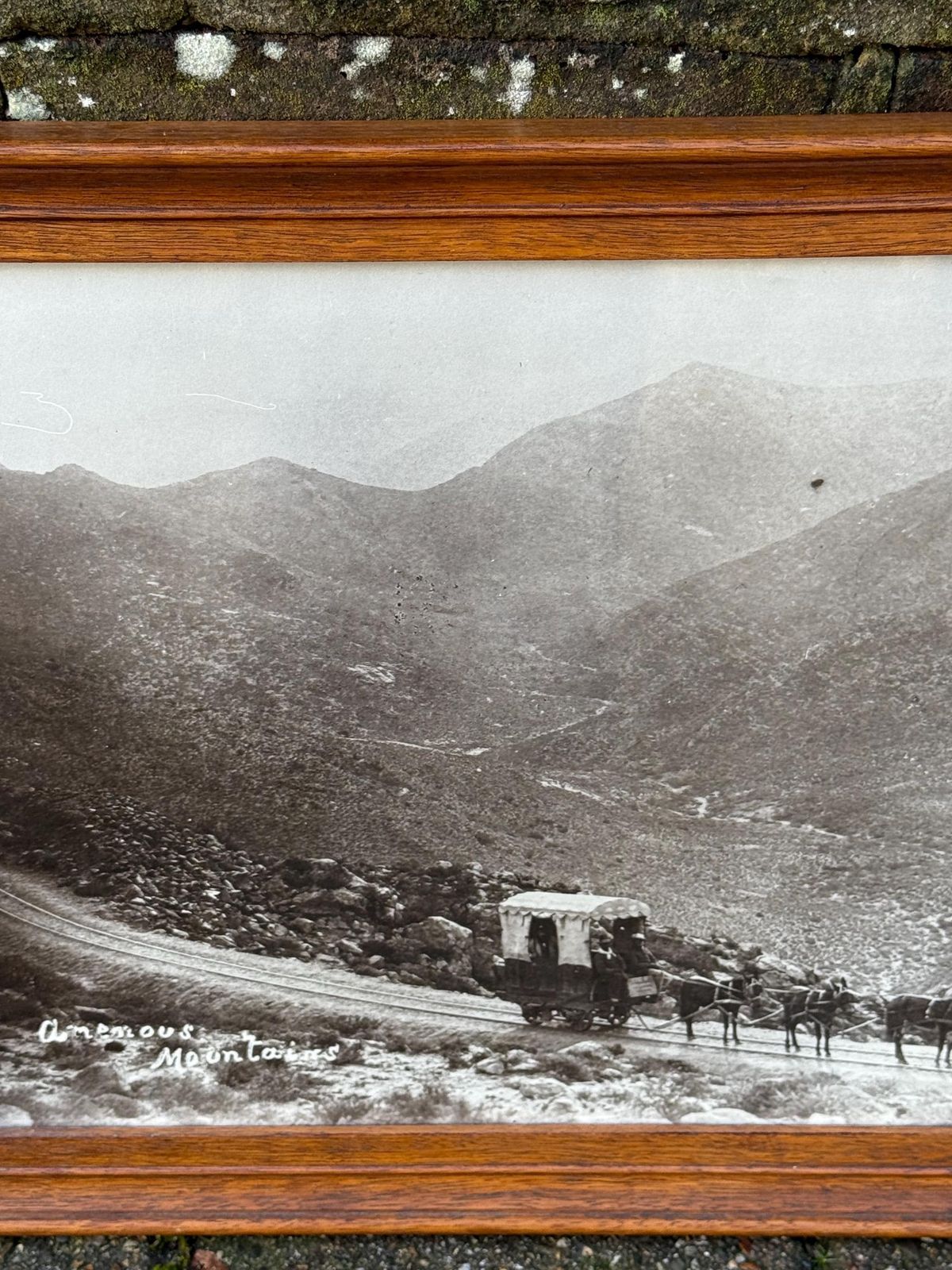 photo vintage Vintage Quality Oak Frame, Black And White Aran Mountains Landscape Photograph Wall Art