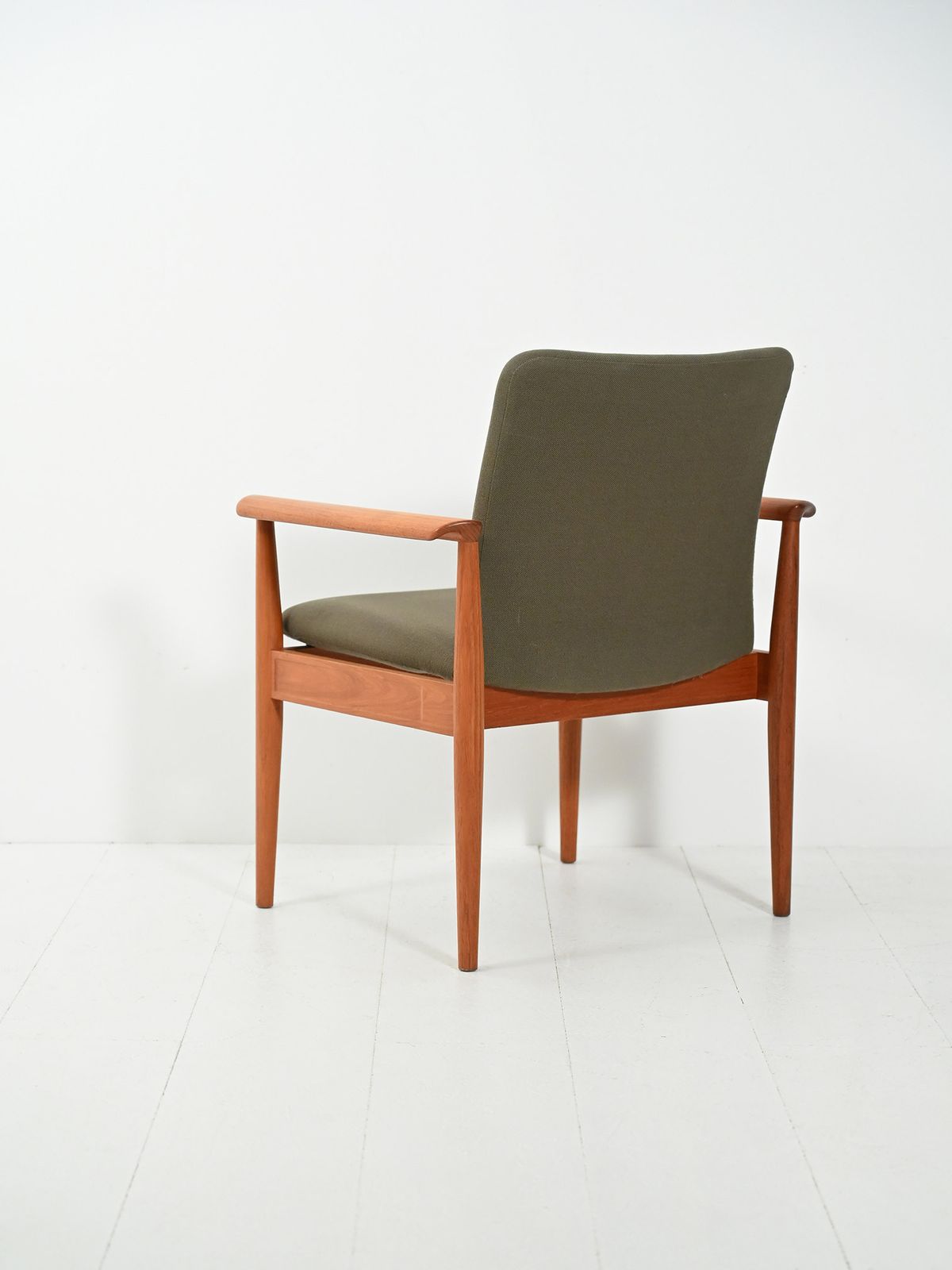 “Diplomat” Armchair By Finn Juhl photo furniture