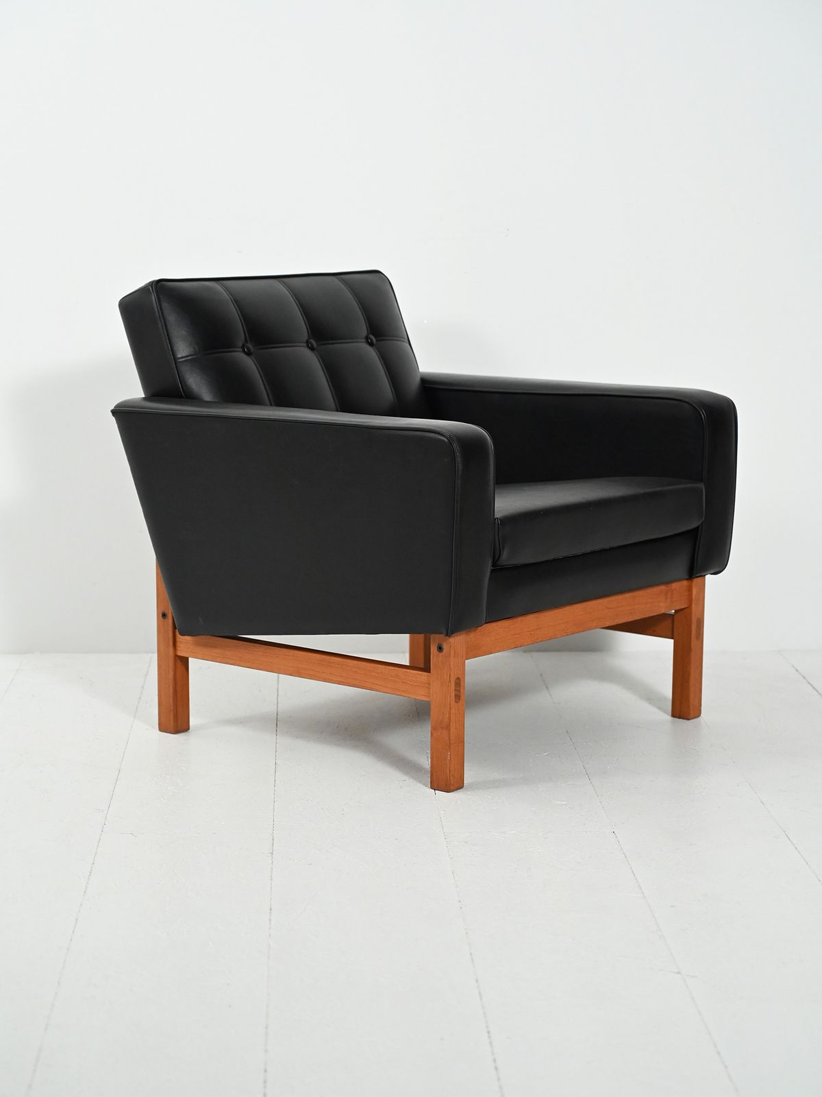 Ab Futura Zweedse Fauteuil In Zwart Imitatieleer photo furniture