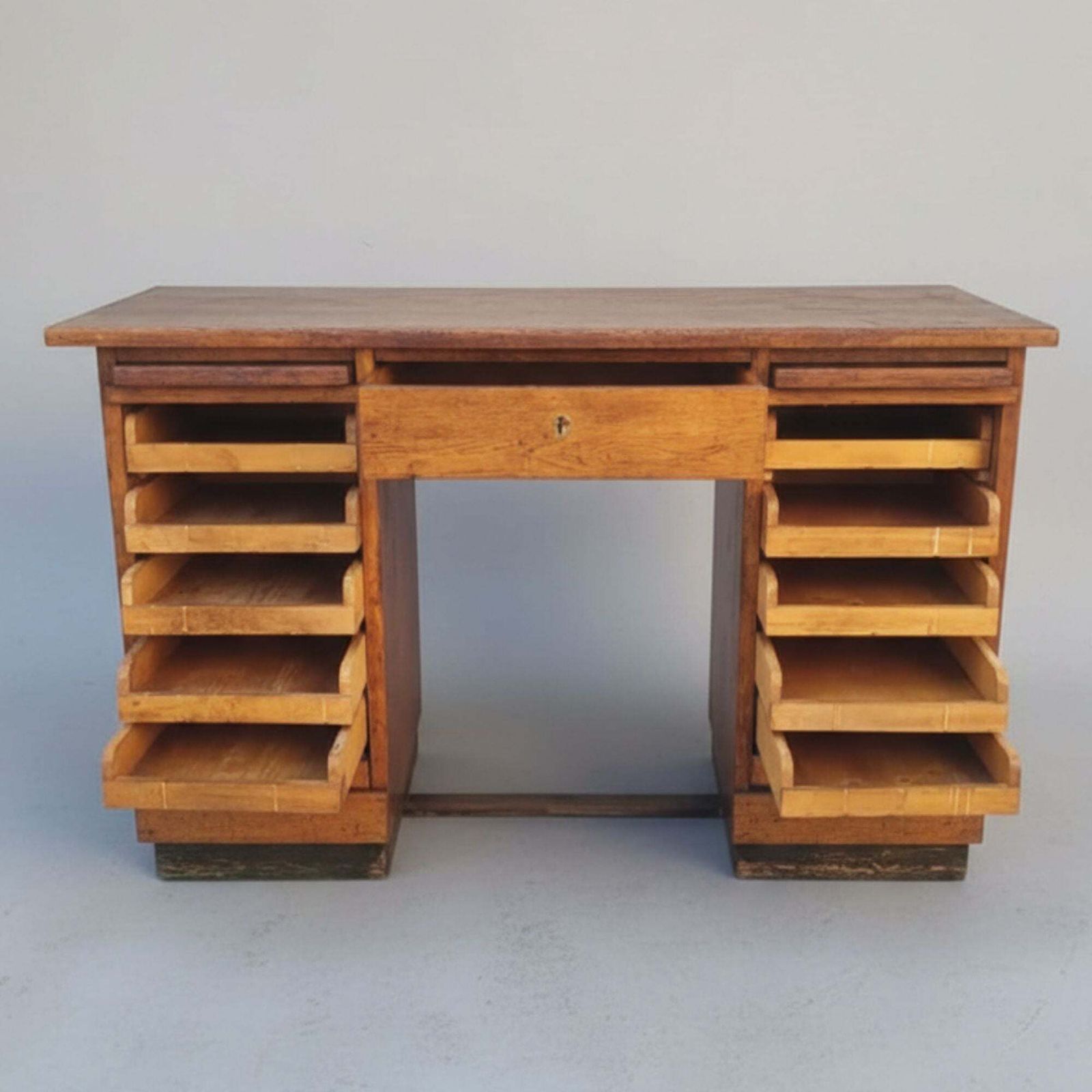 Eiken Rolfront Bureau, Tsjecho Slowakije, Jaren 1930 photo for sale
