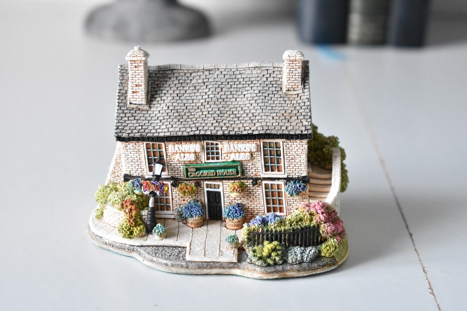 120.0 Lilliput Lane The Crooked House L3001 The British Collection Boxed And Deeds photo