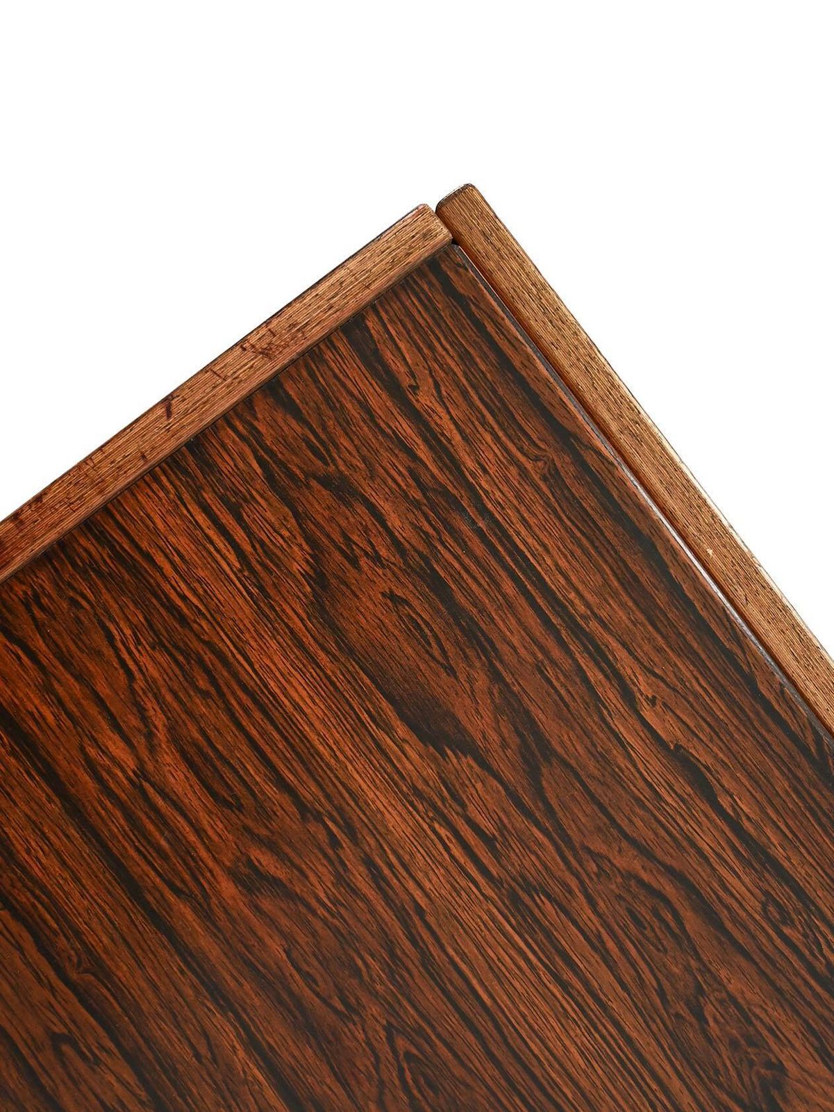 photo furniture Deense Ladekast Met Palissander Effect Denka