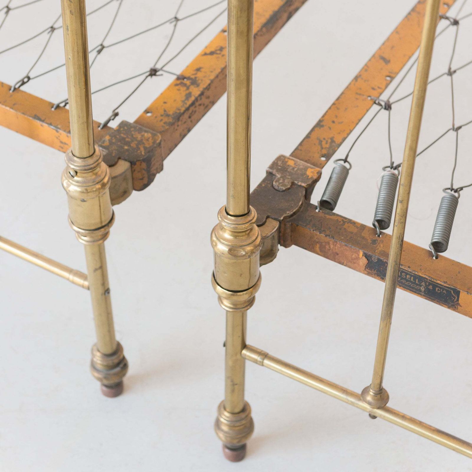 photo furniture Paar Antieke Edwardiaanse Messing Tweepersoonsbedden
