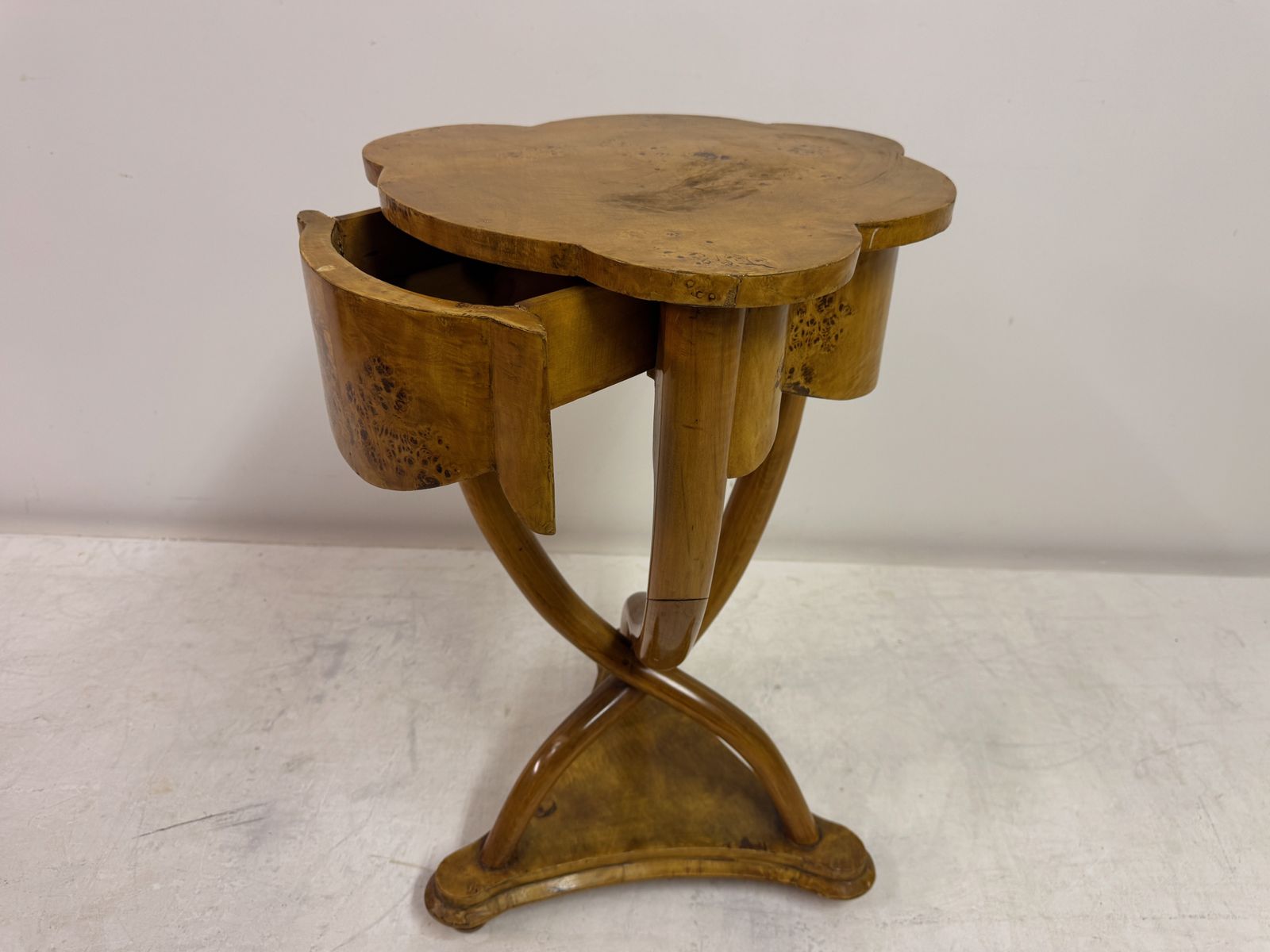 photo furniture Early 20th Century Italian Burr Wood Occasional Table