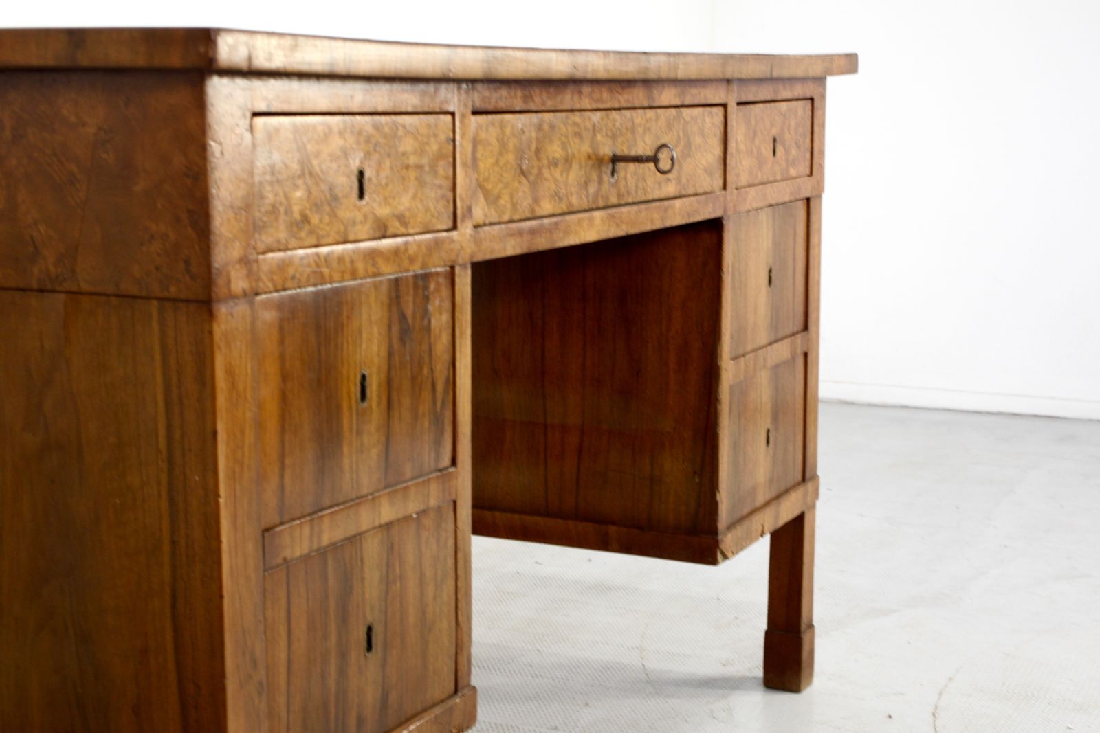 Italian Art Deco Desk In Dark Walnut Burl. photo vinterior